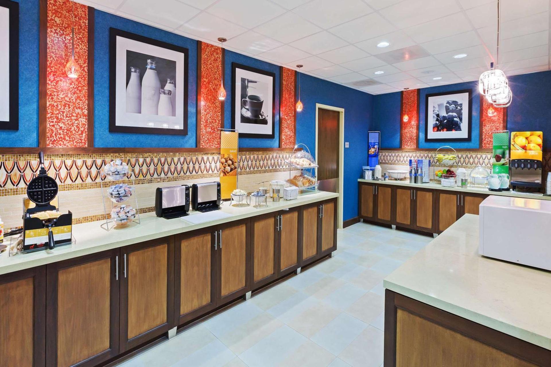 Hampton Inn Austin Oak Hill photo 7