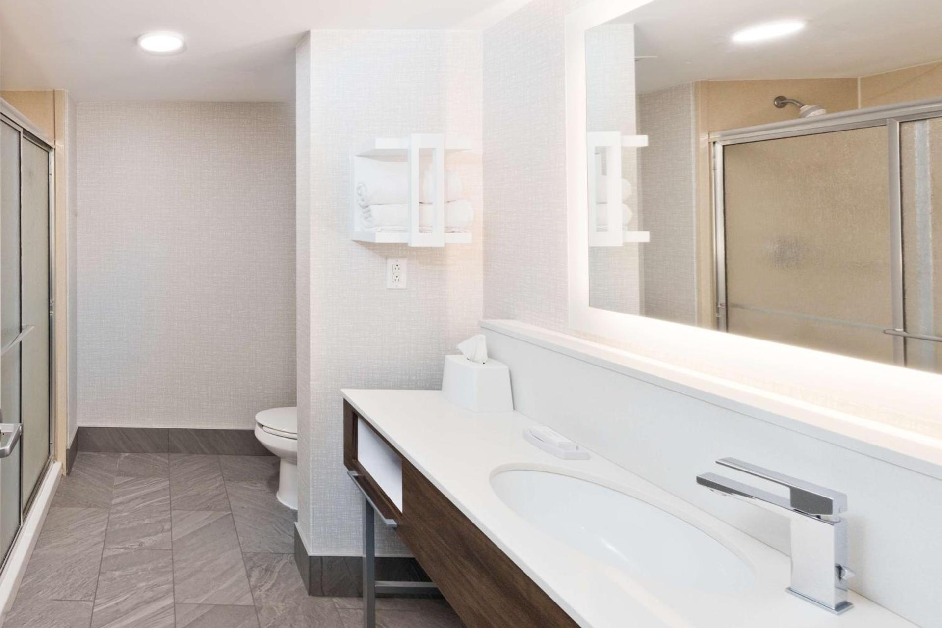 Hampton Inn & Suites Lanett/West Point photo 29