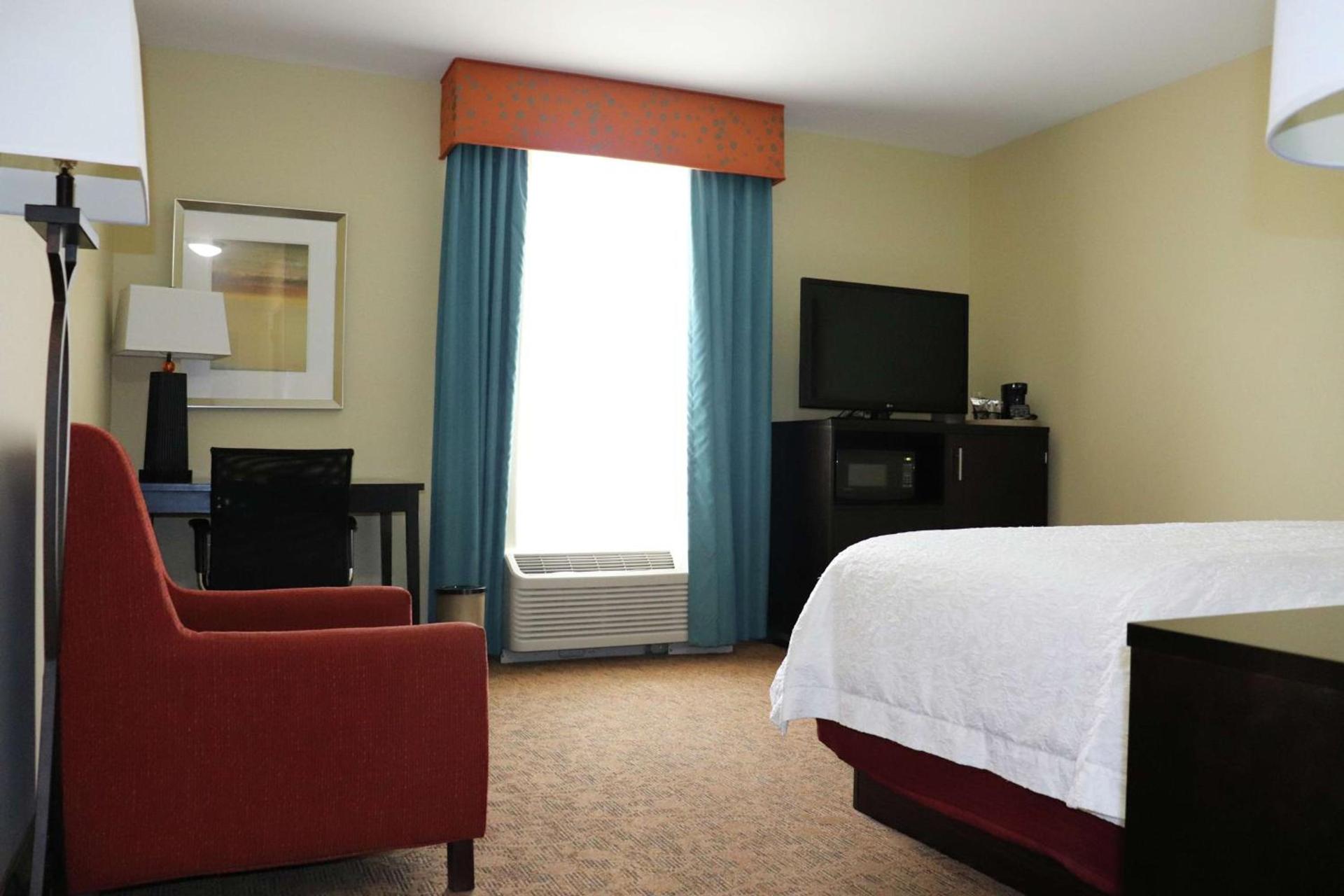 Hampton Inn Austin Oak Hill photo 21