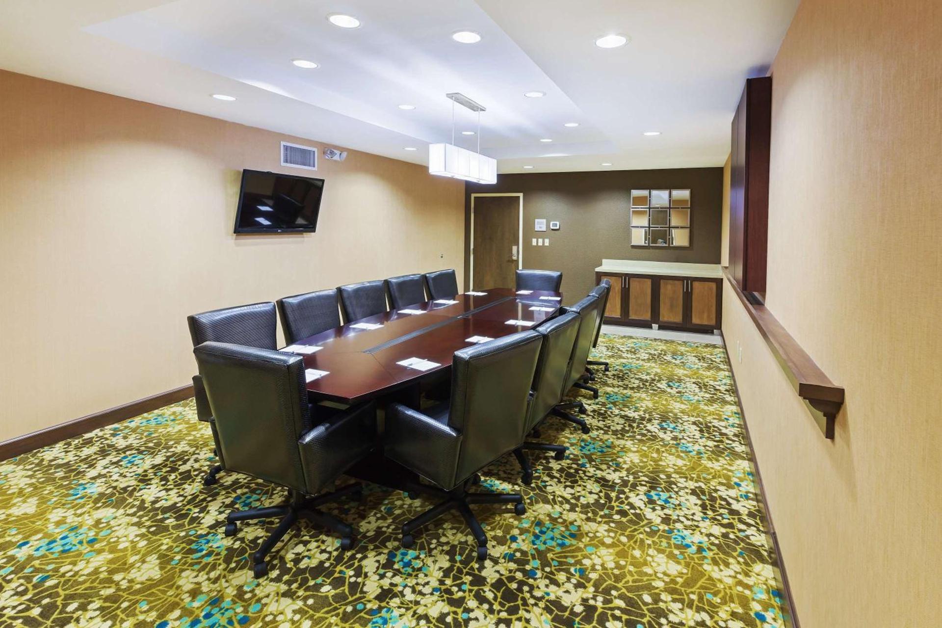 Hampton Inn Austin Oak Hill photo 26