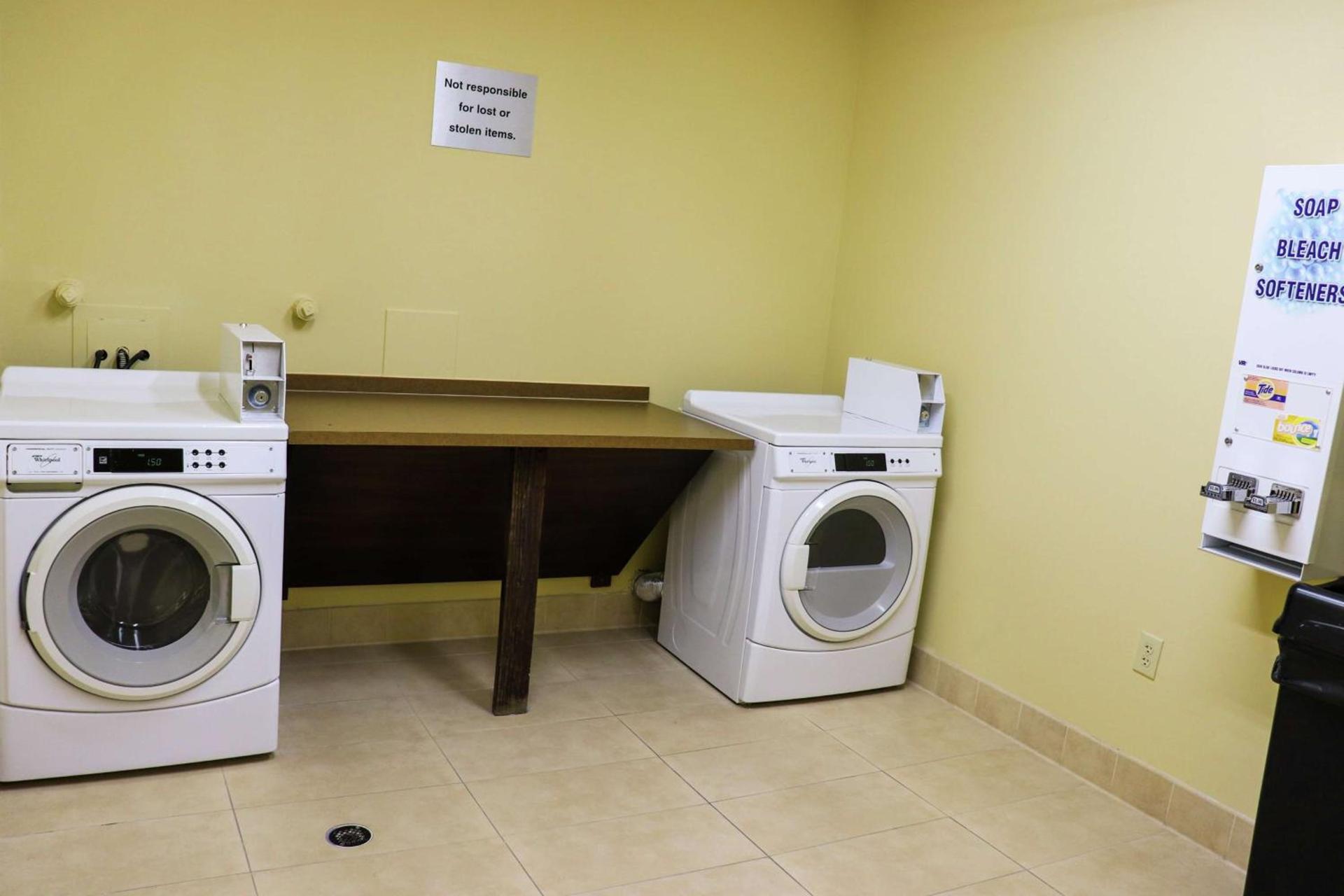 Hampton Inn Austin Oak Hill photo 28