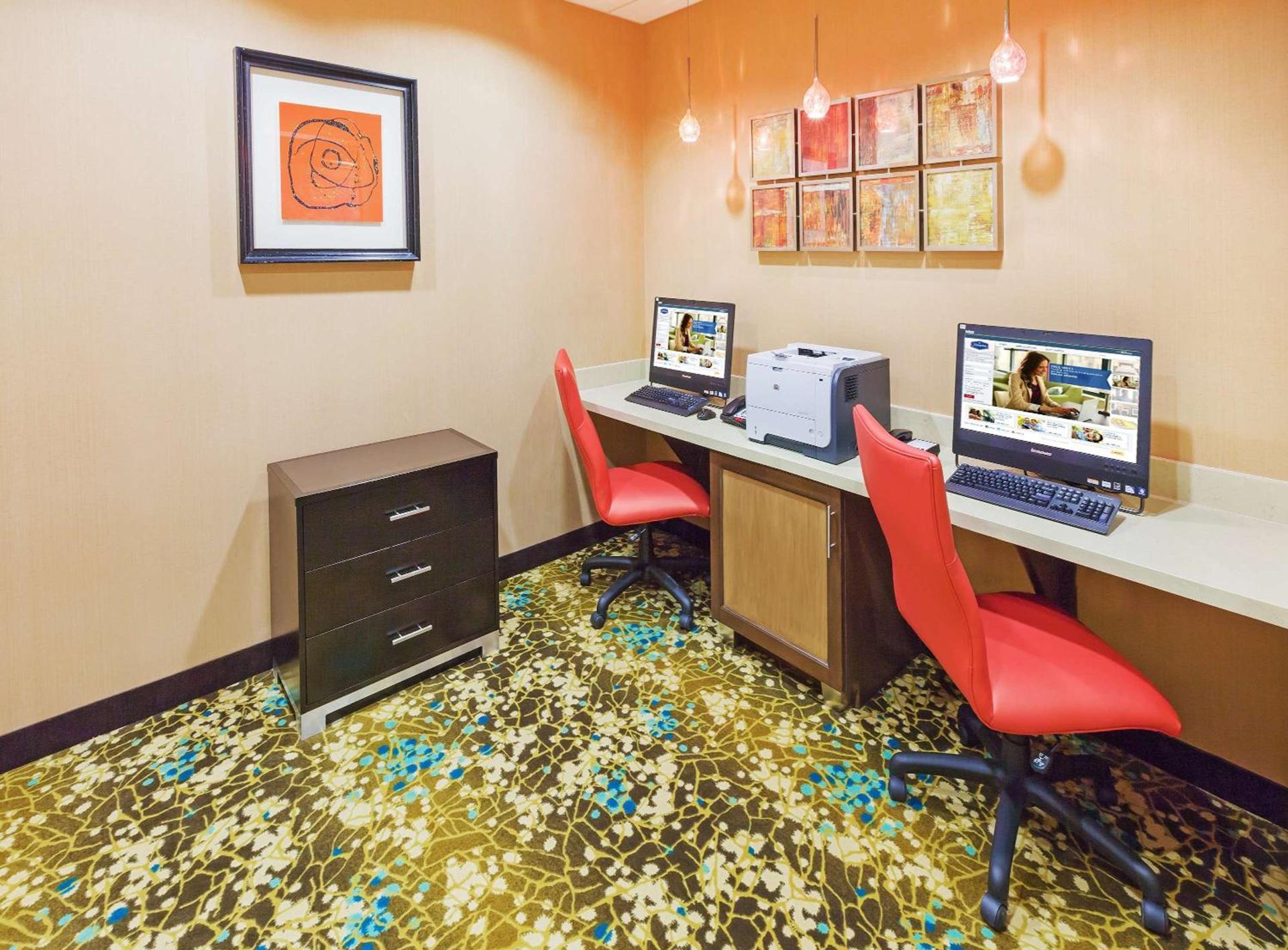 Hampton Inn Austin Oak Hill photo 32