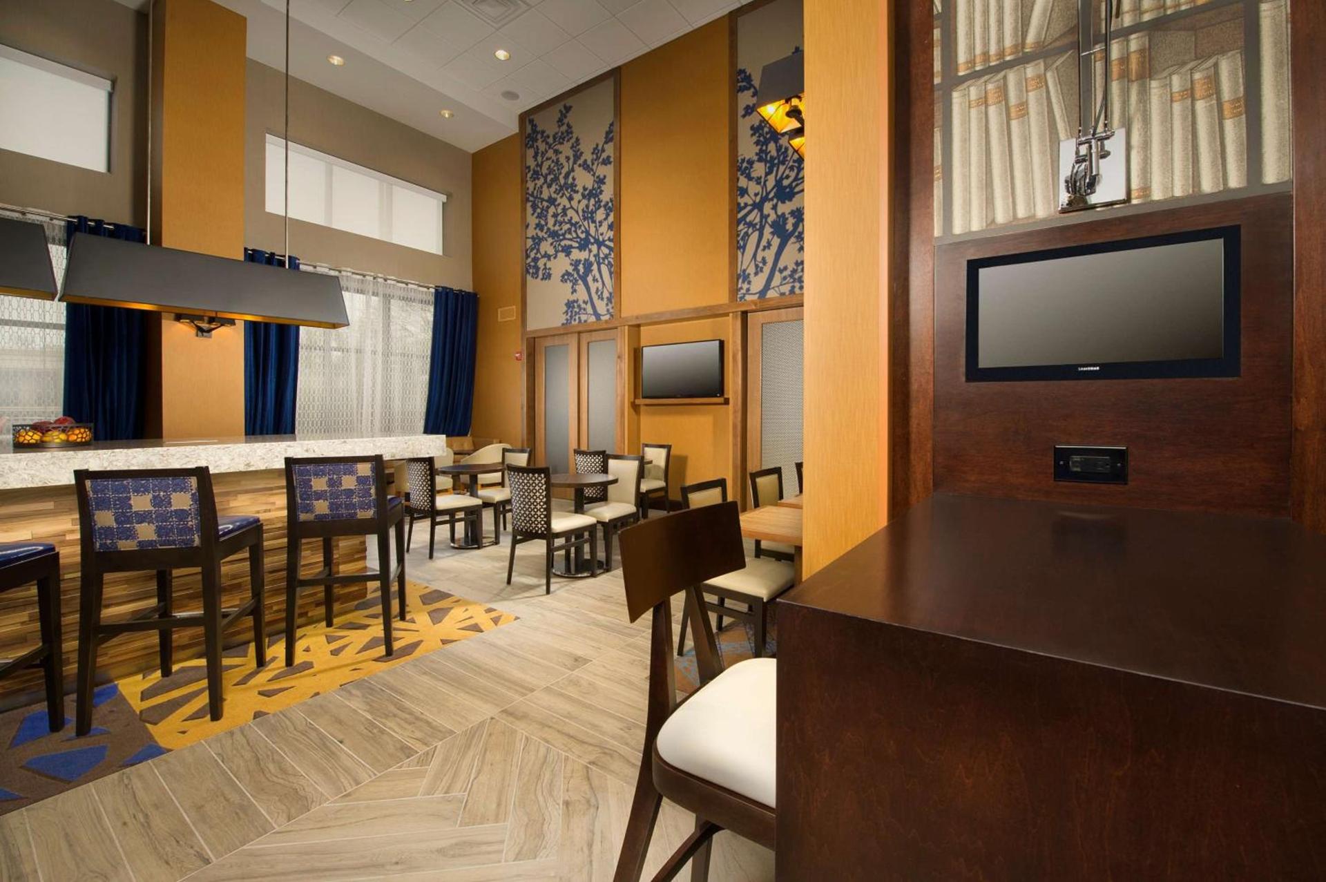 Hampton Inn & Suites Baltimore/Woodlawn photo 9