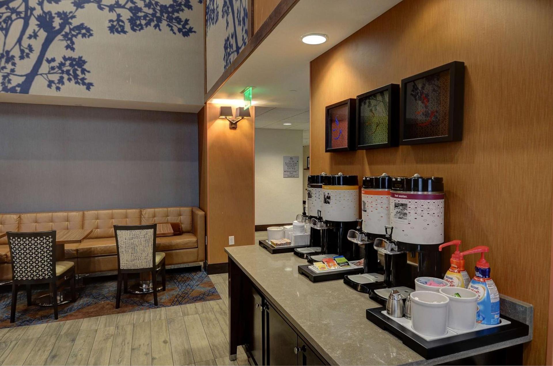 Hampton Inn & Suites Baltimore/Woodlawn photo 11