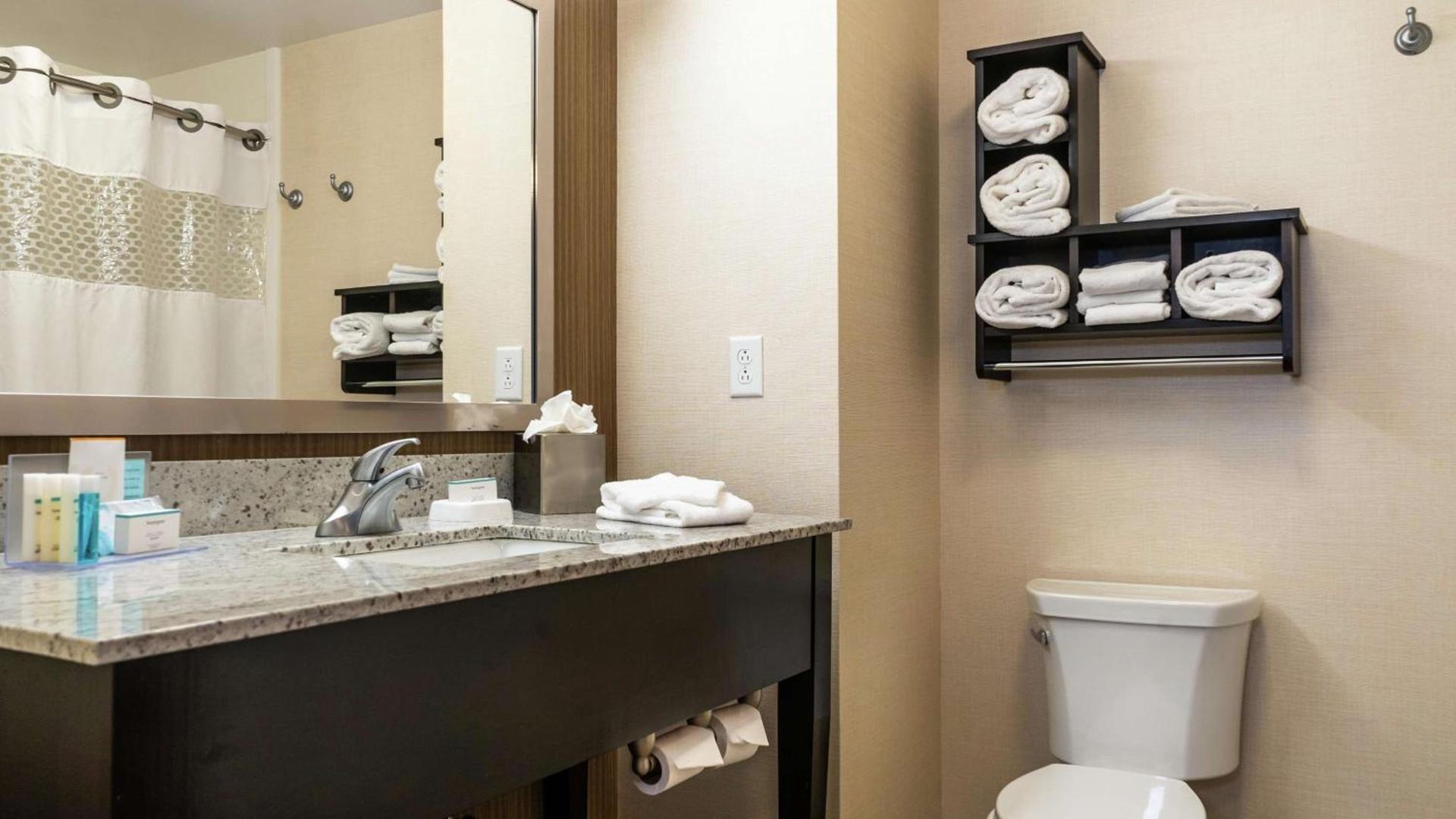 Hampton Inn & Suites Baltimore/Woodlawn photo 14