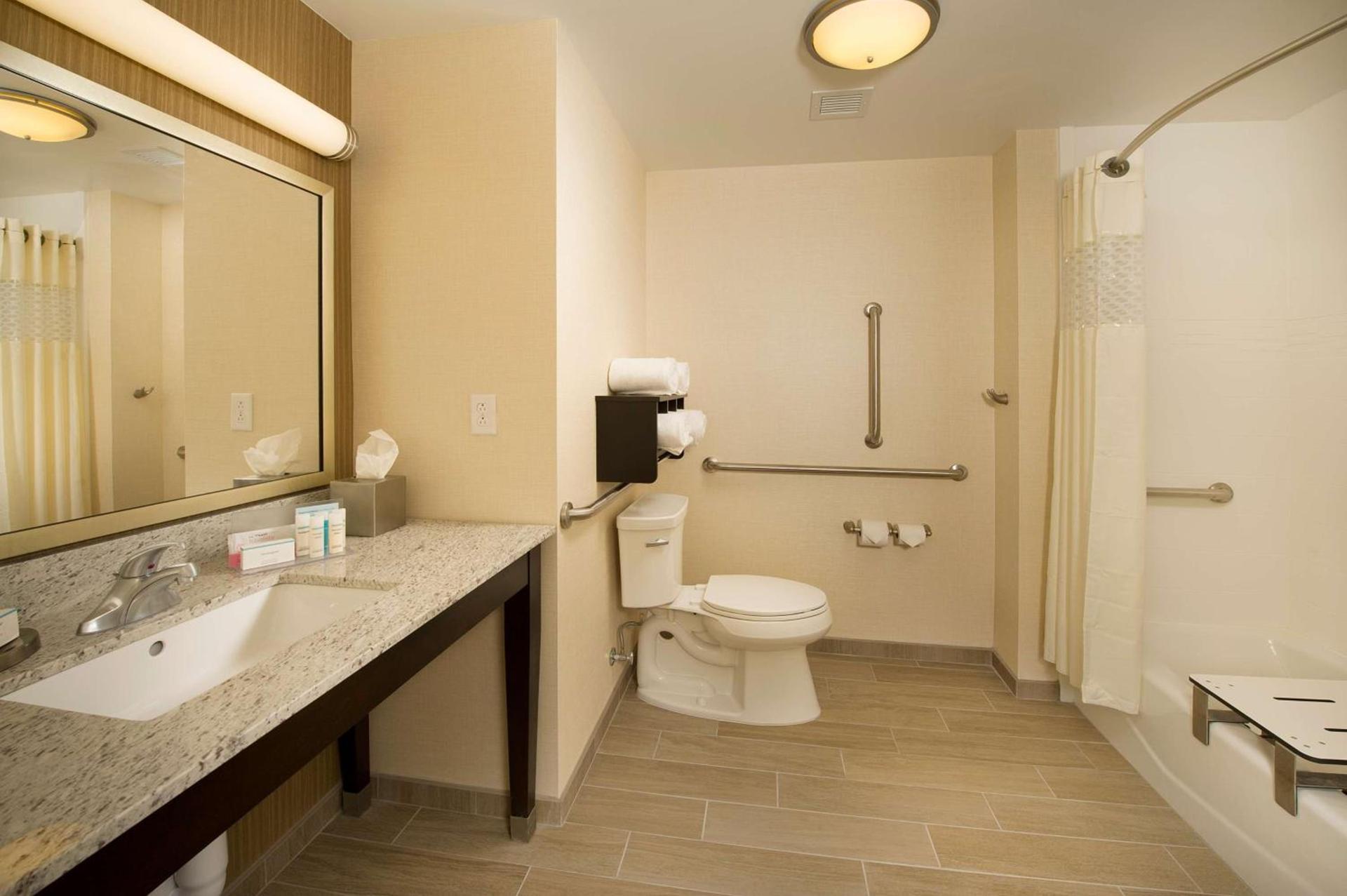 Hampton Inn & Suites Baltimore/Woodlawn photo 16