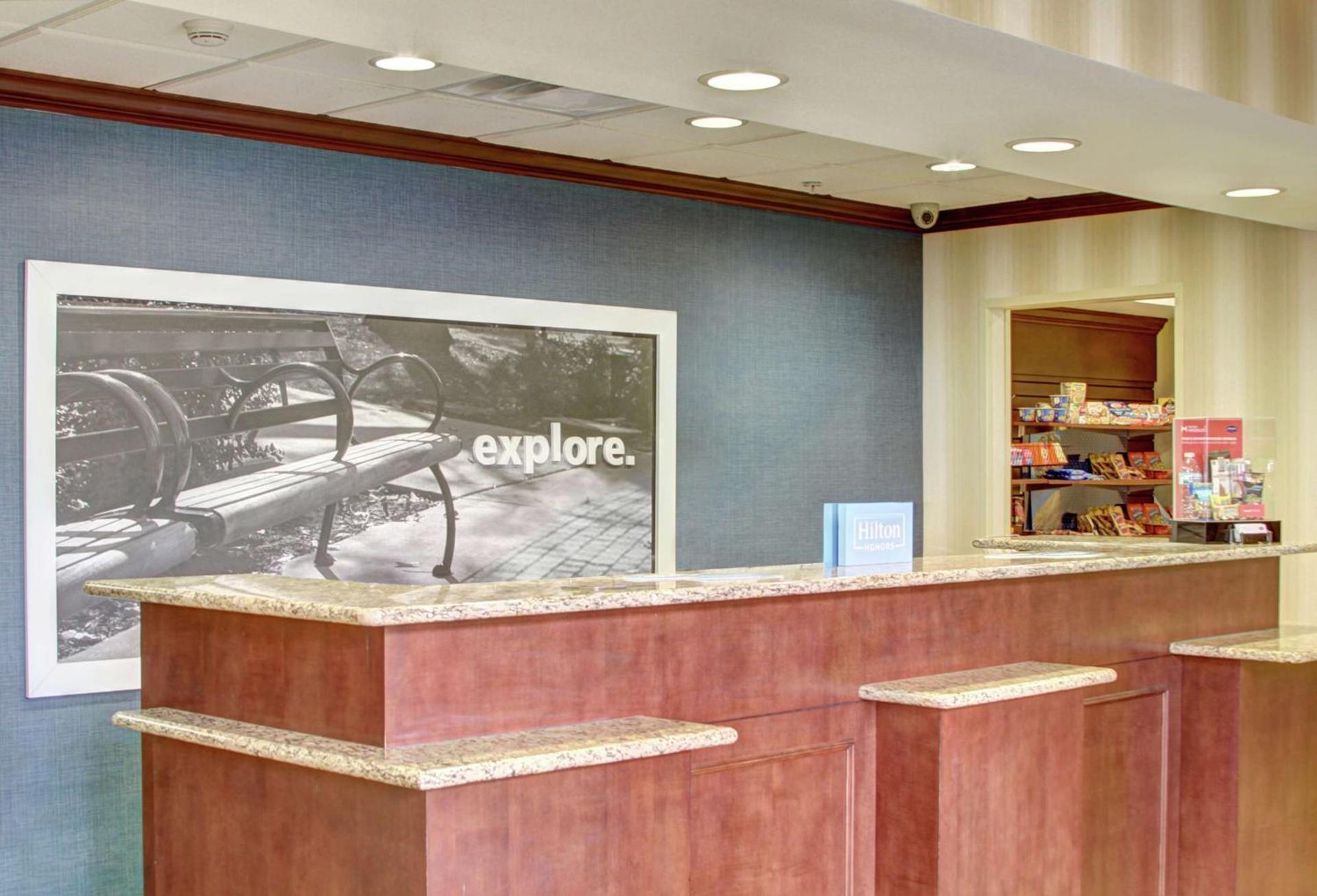 Hampton Inn and Suites Alexandria photo 3
