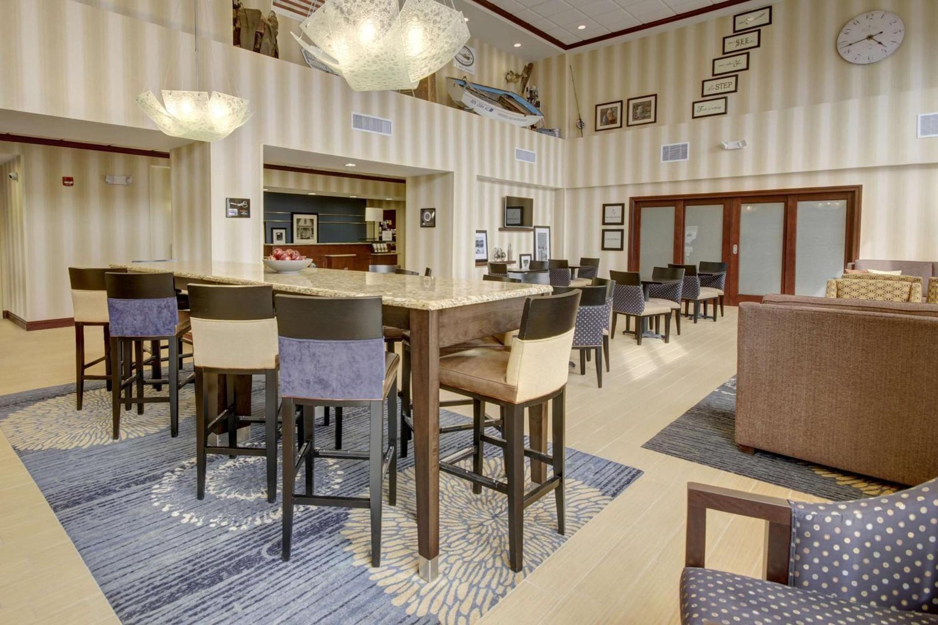 Hampton Inn and Suites Alexandria photo 4