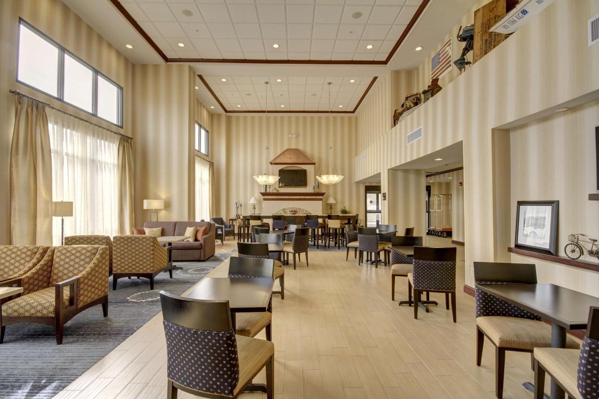 Hampton Inn and Suites Alexandria photo 5
