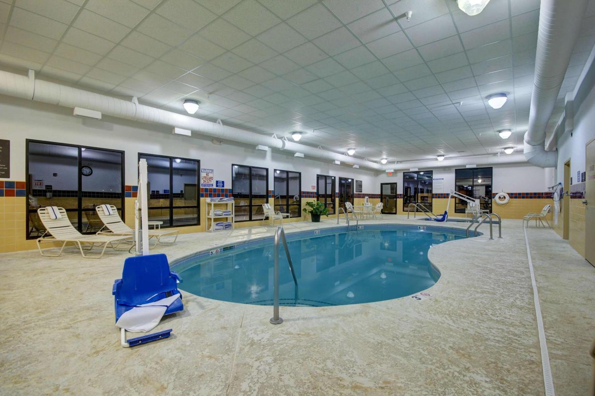 Hampton Inn and Suites Alexandria photo 7