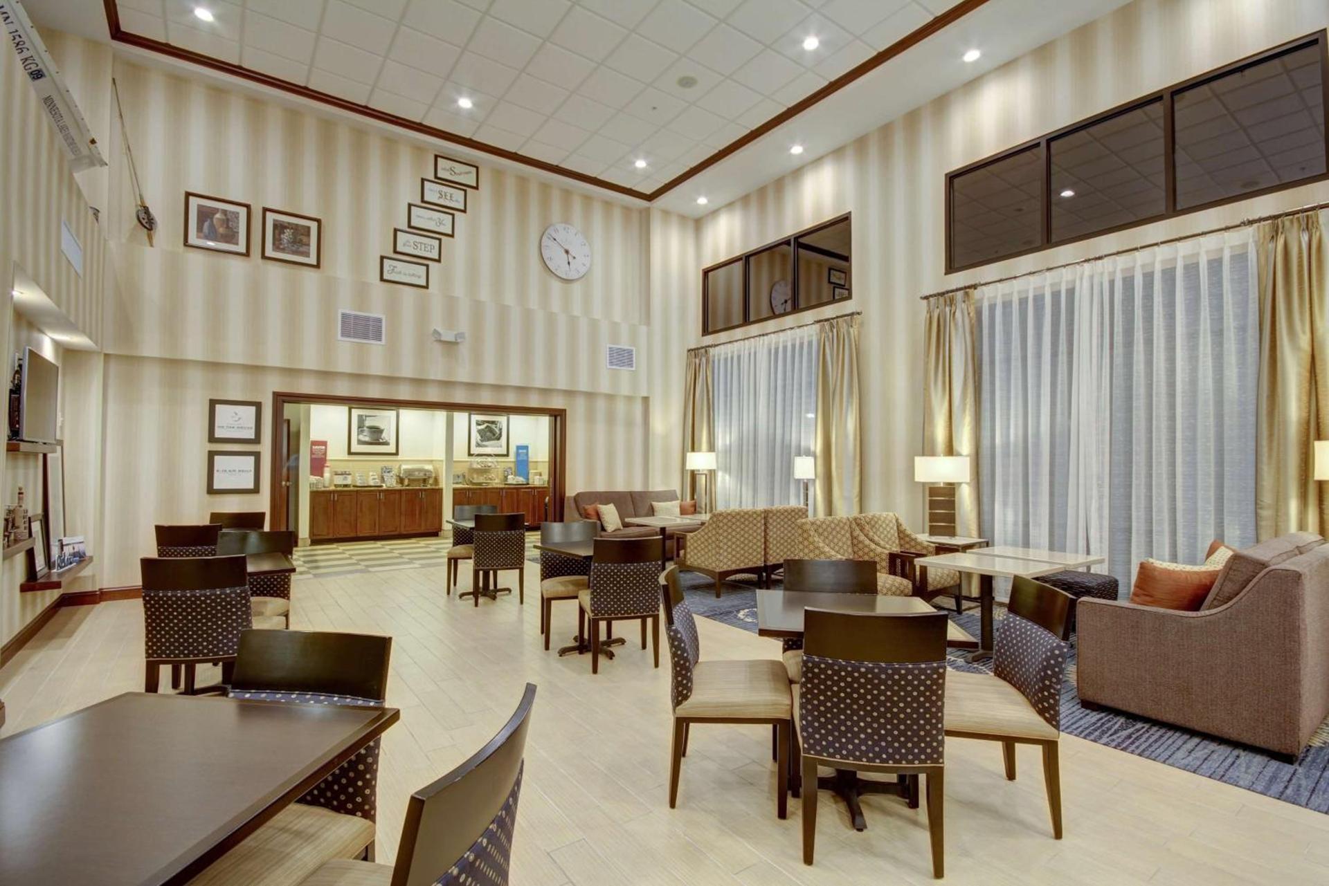 Hampton Inn and Suites Alexandria photo 9