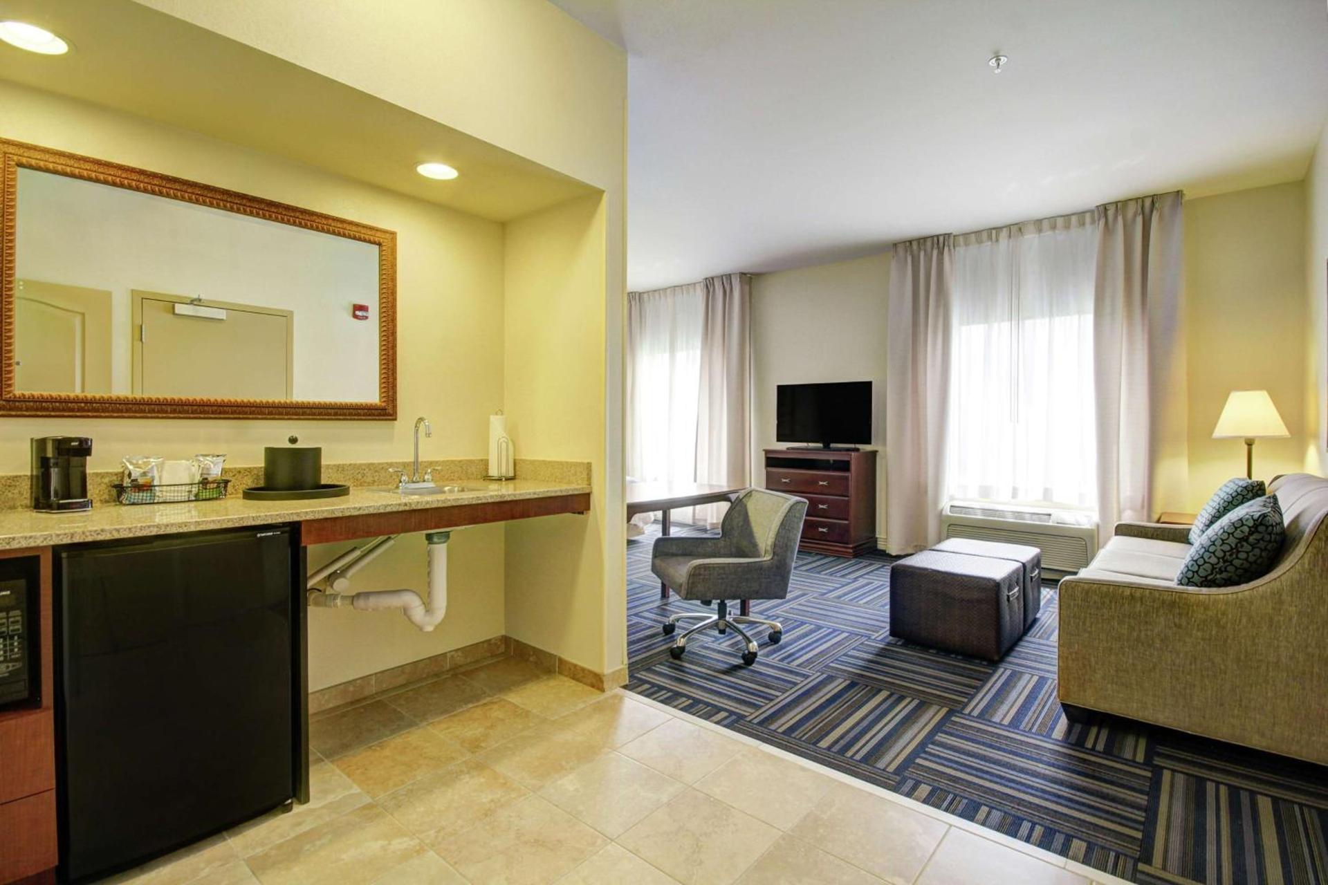 Hampton Inn and Suites Alexandria photo 17