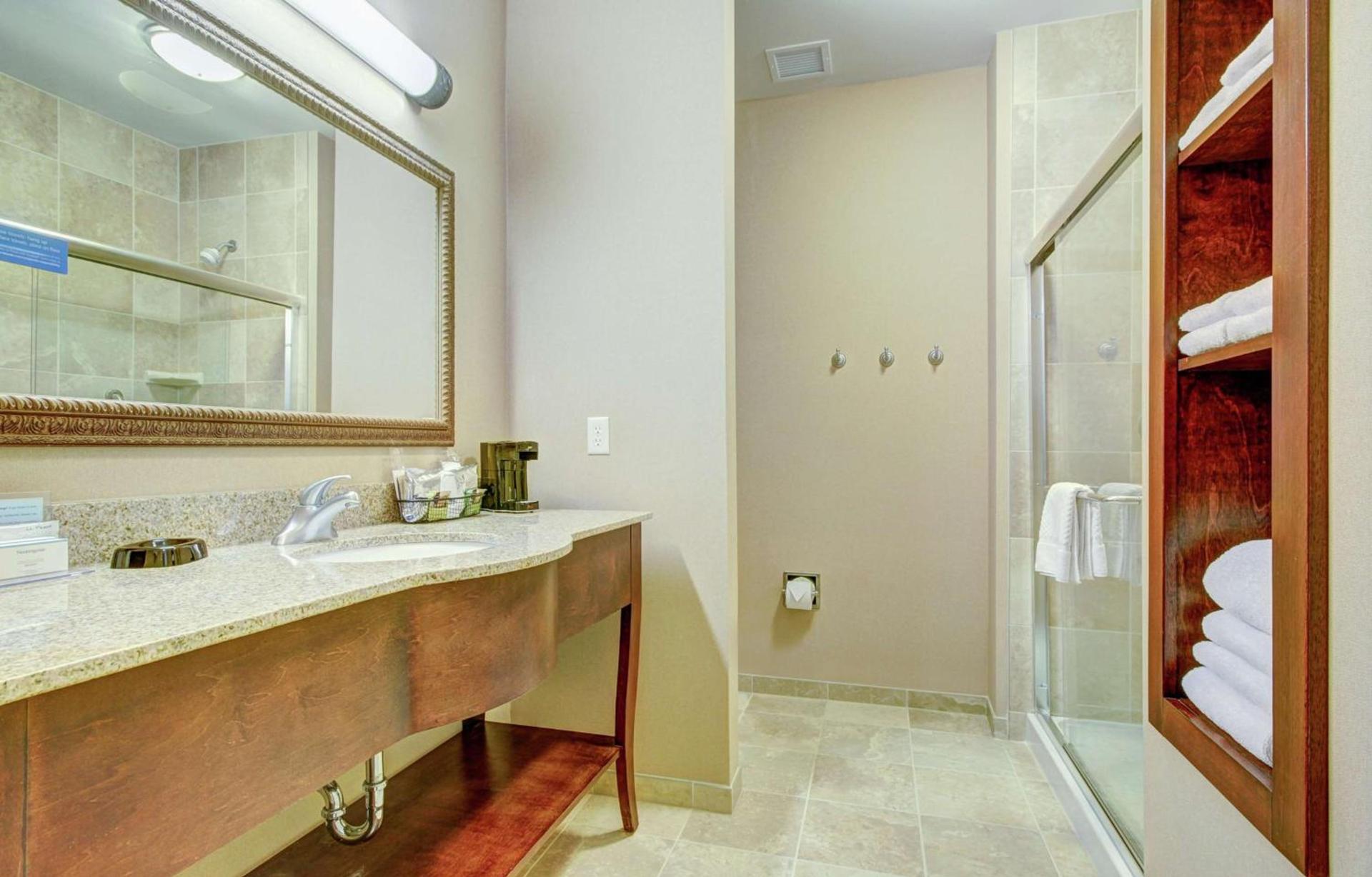 Hampton Inn and Suites Alexandria photo 16