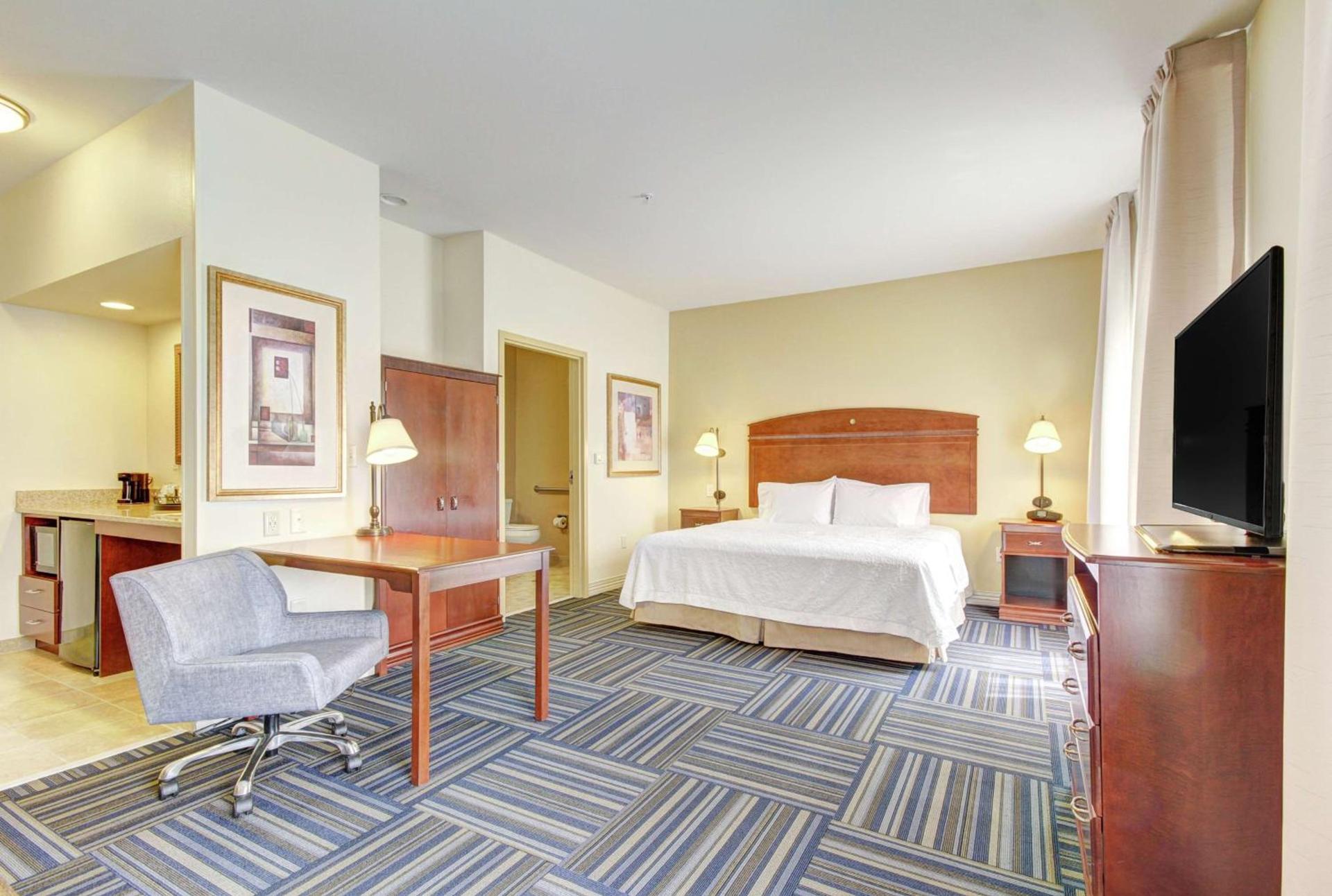 Hampton Inn and Suites Alexandria photo 19