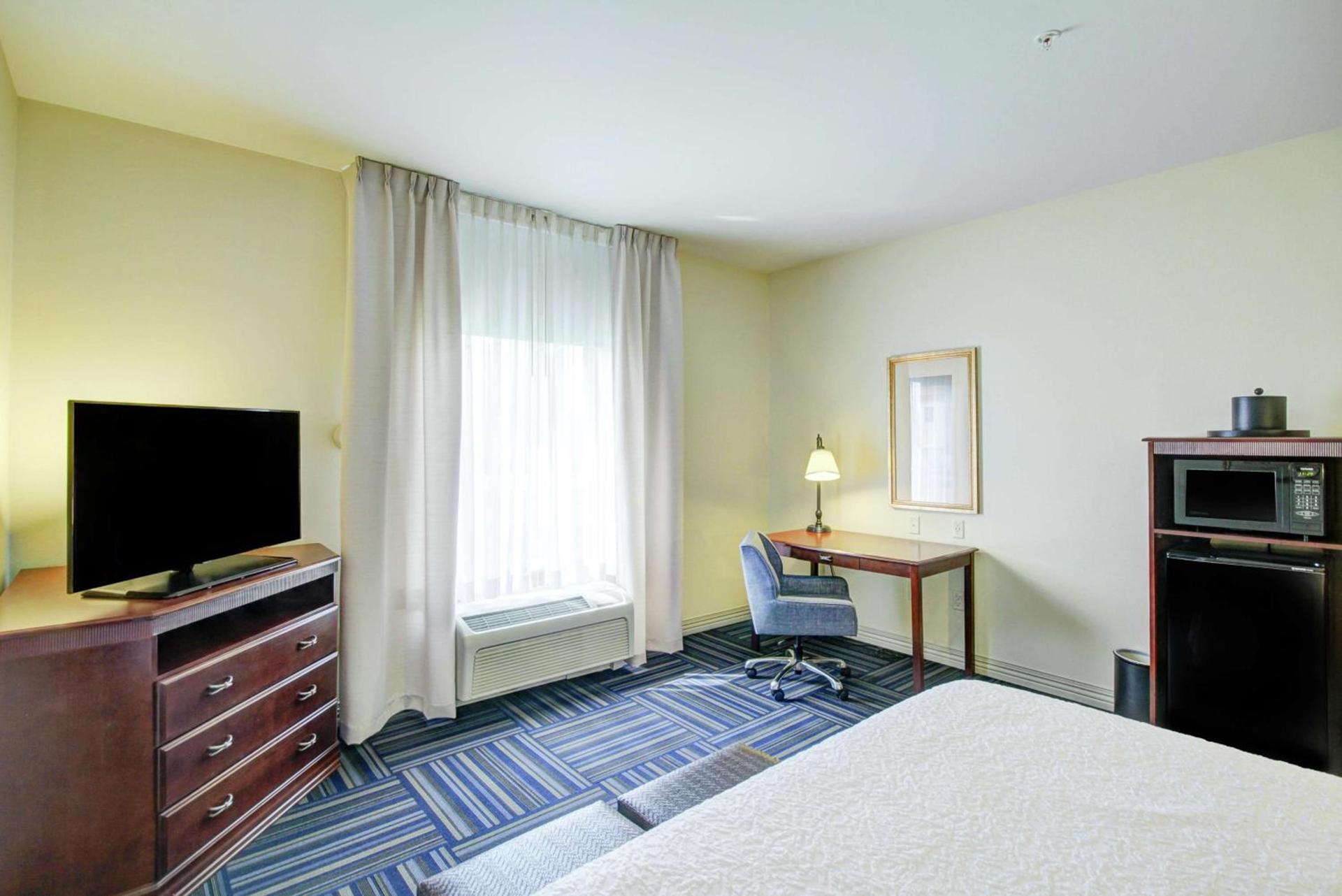 Hampton Inn and Suites Alexandria photo 18