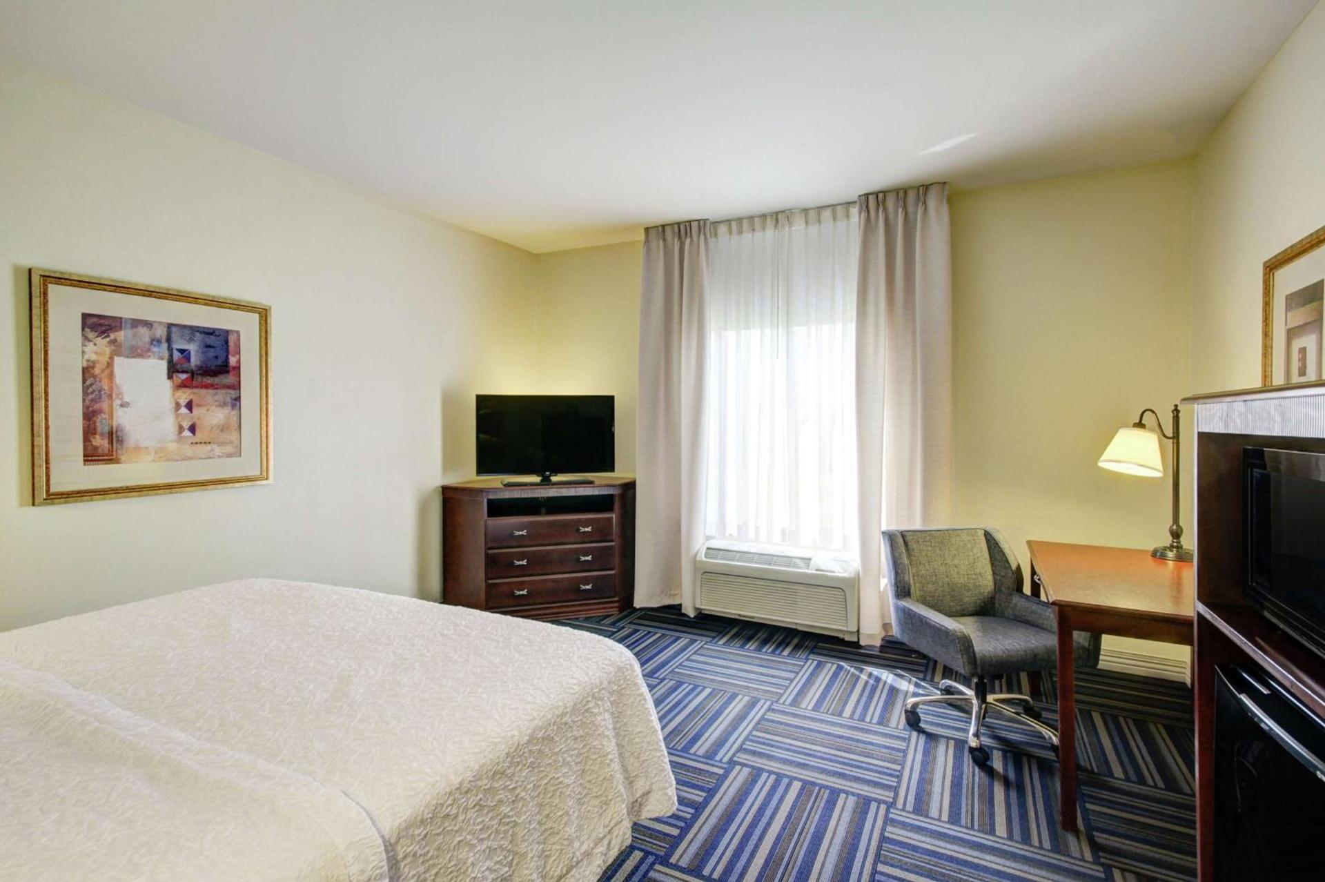 Hampton Inn and Suites Alexandria photo 20