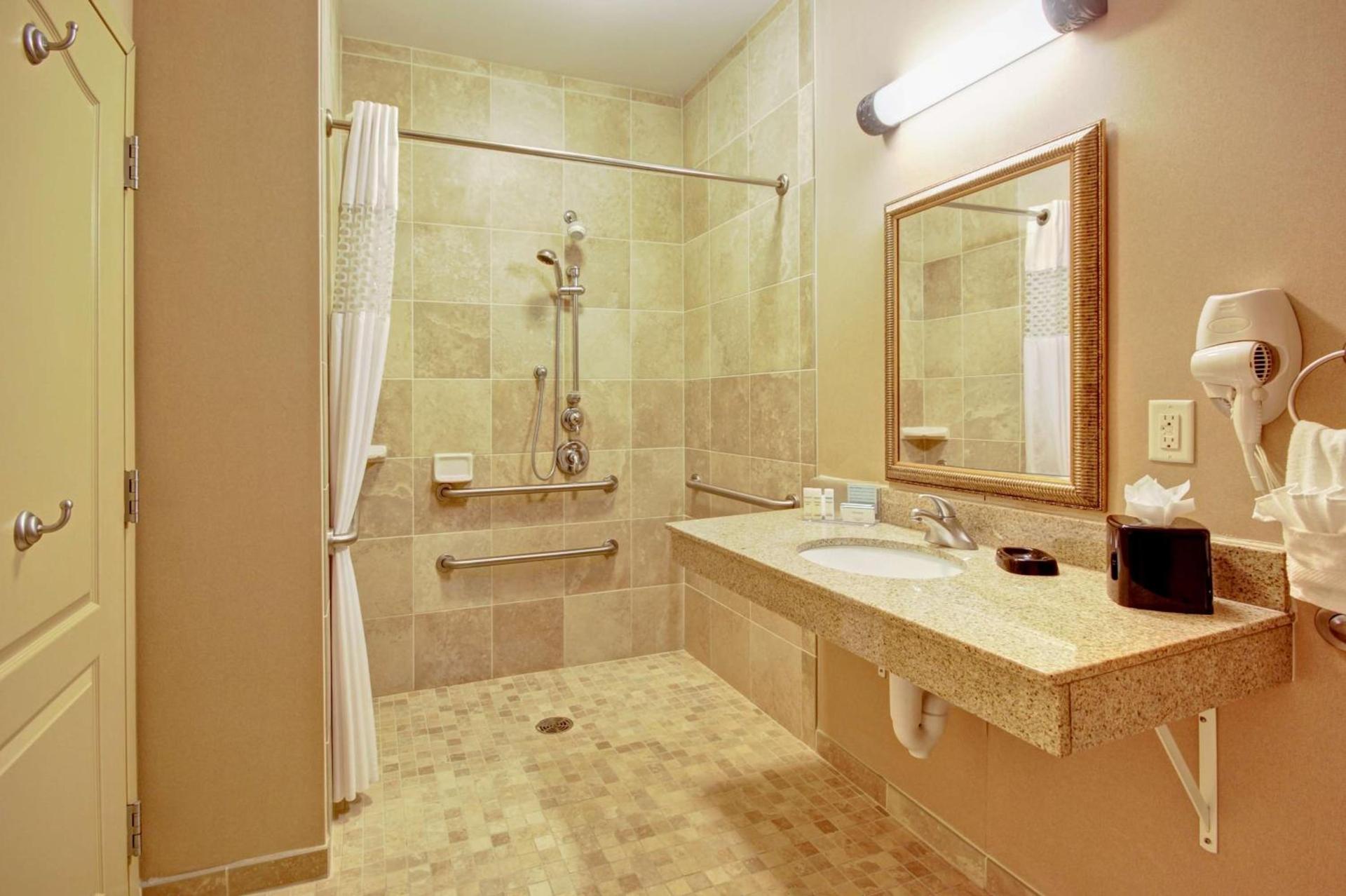 Hampton Inn and Suites Alexandria photo 27