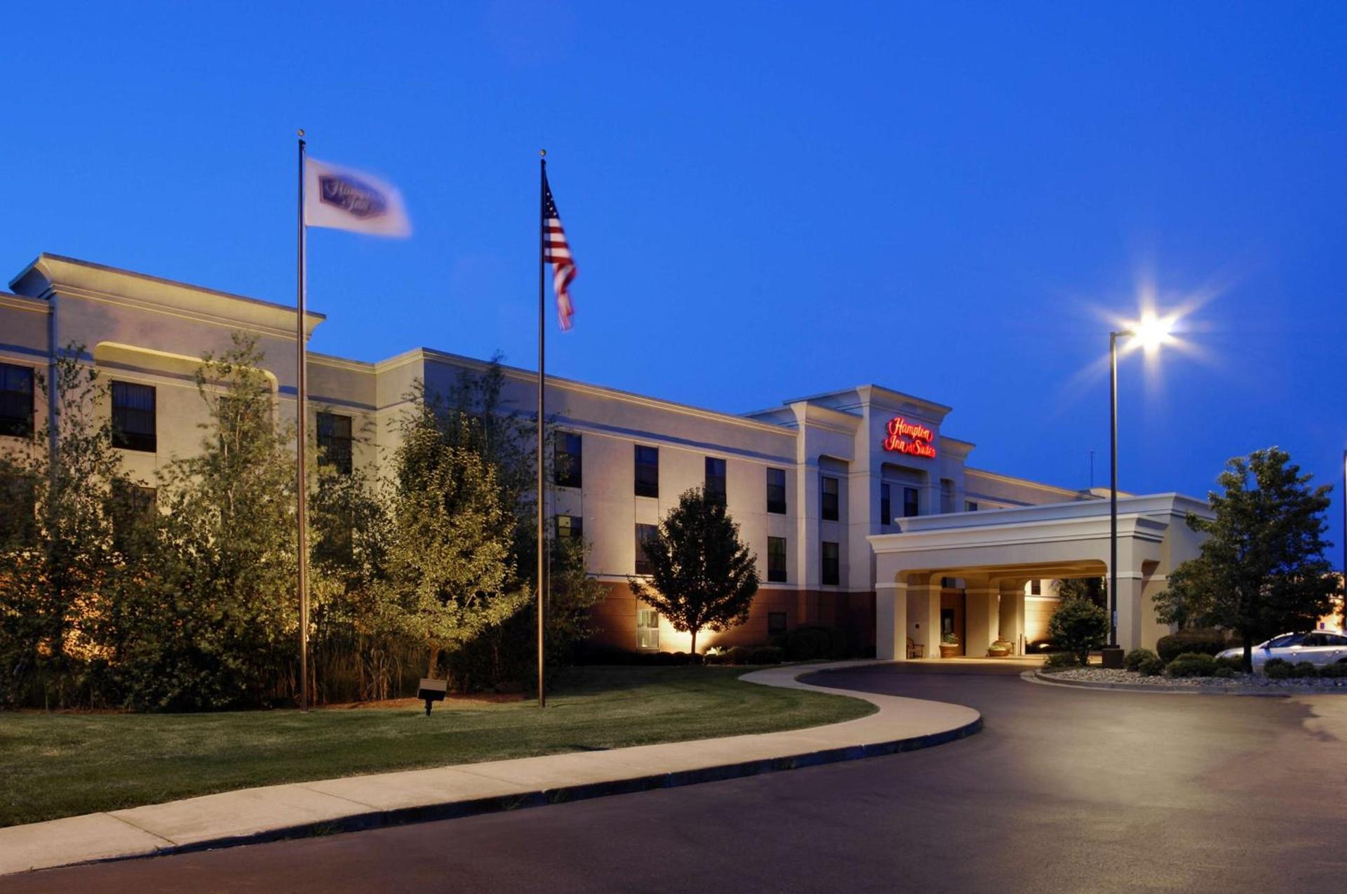 Hampton Inn & Suites Kalamazoo-Oshtemo photo 2