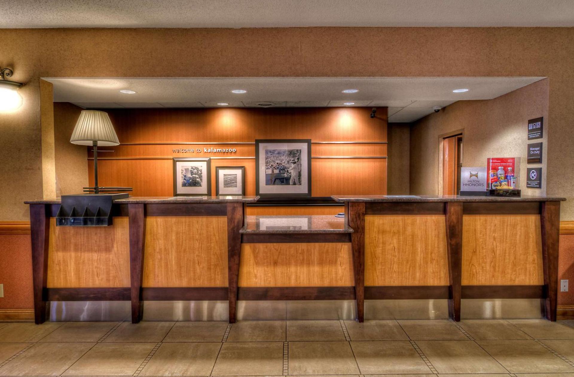 Hampton Inn & Suites Kalamazoo-Oshtemo photo 4