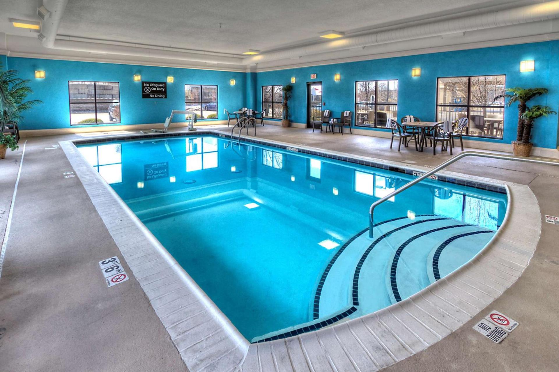 Hampton Inn & Suites Kalamazoo-Oshtemo photo 6