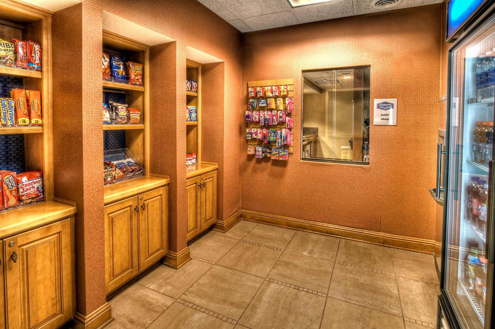 Hampton Inn & Suites Kalamazoo-Oshtemo photo 7