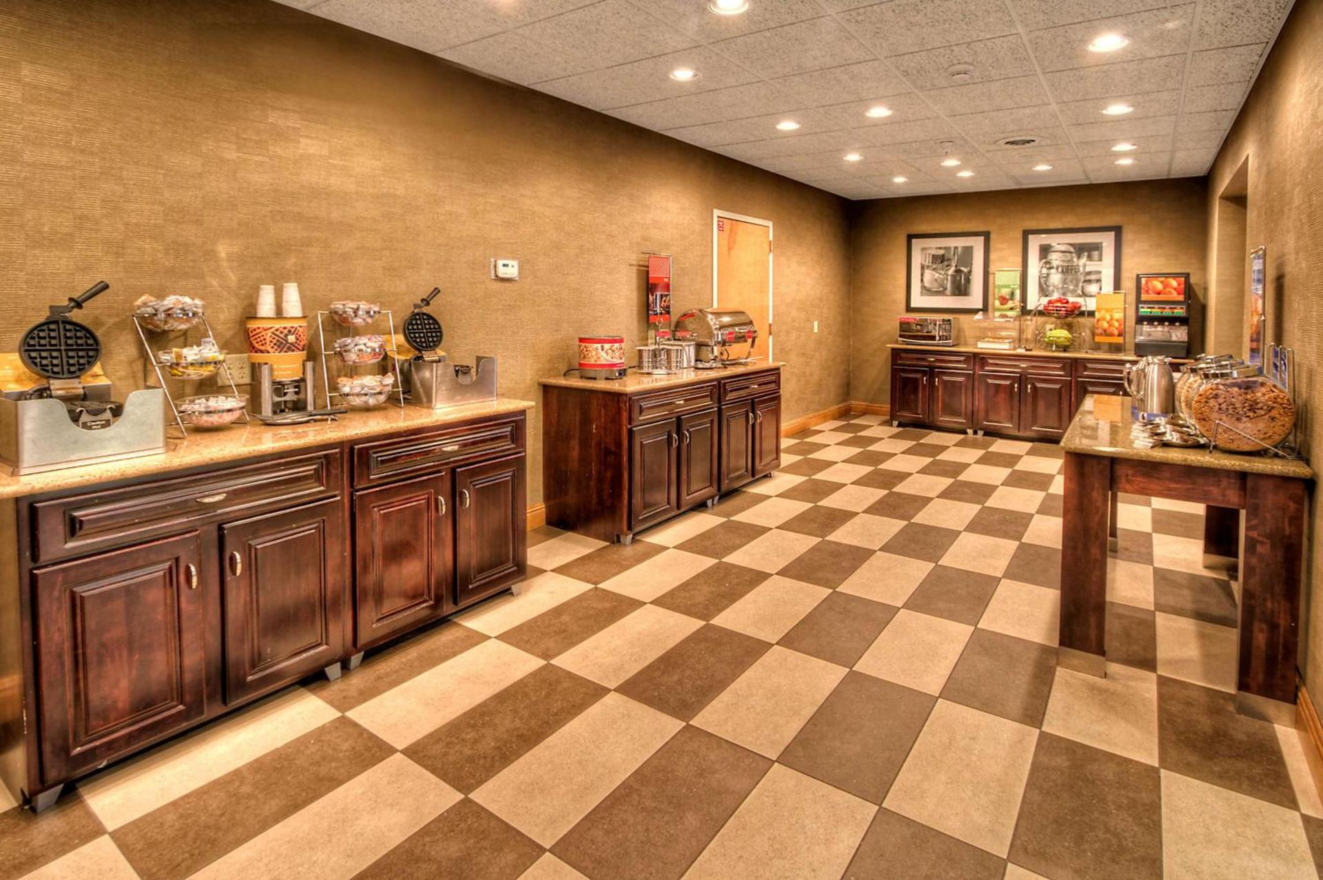 Hampton Inn & Suites Kalamazoo-Oshtemo photo 9