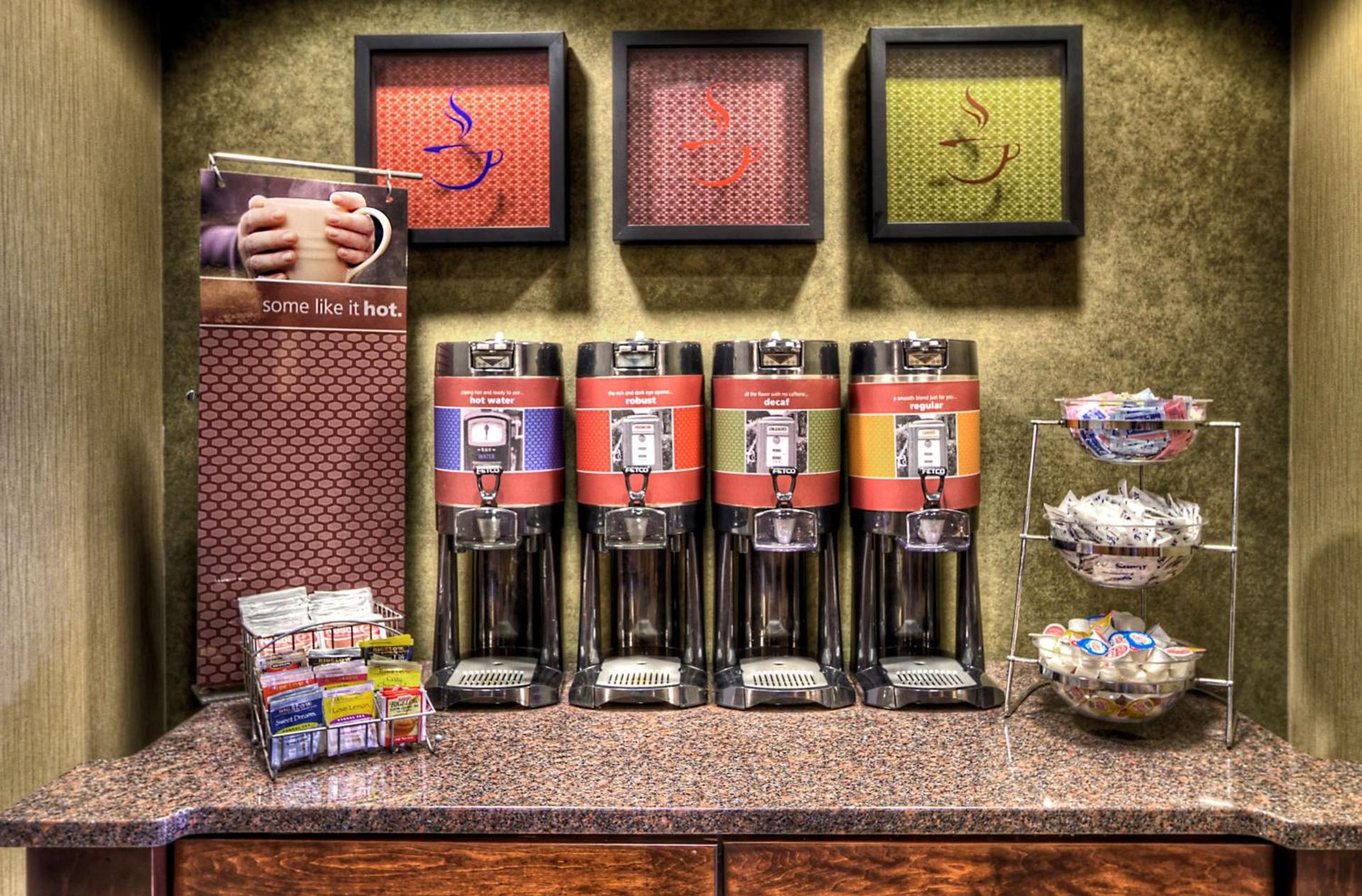 Hampton Inn & Suites Kalamazoo-Oshtemo photo 8