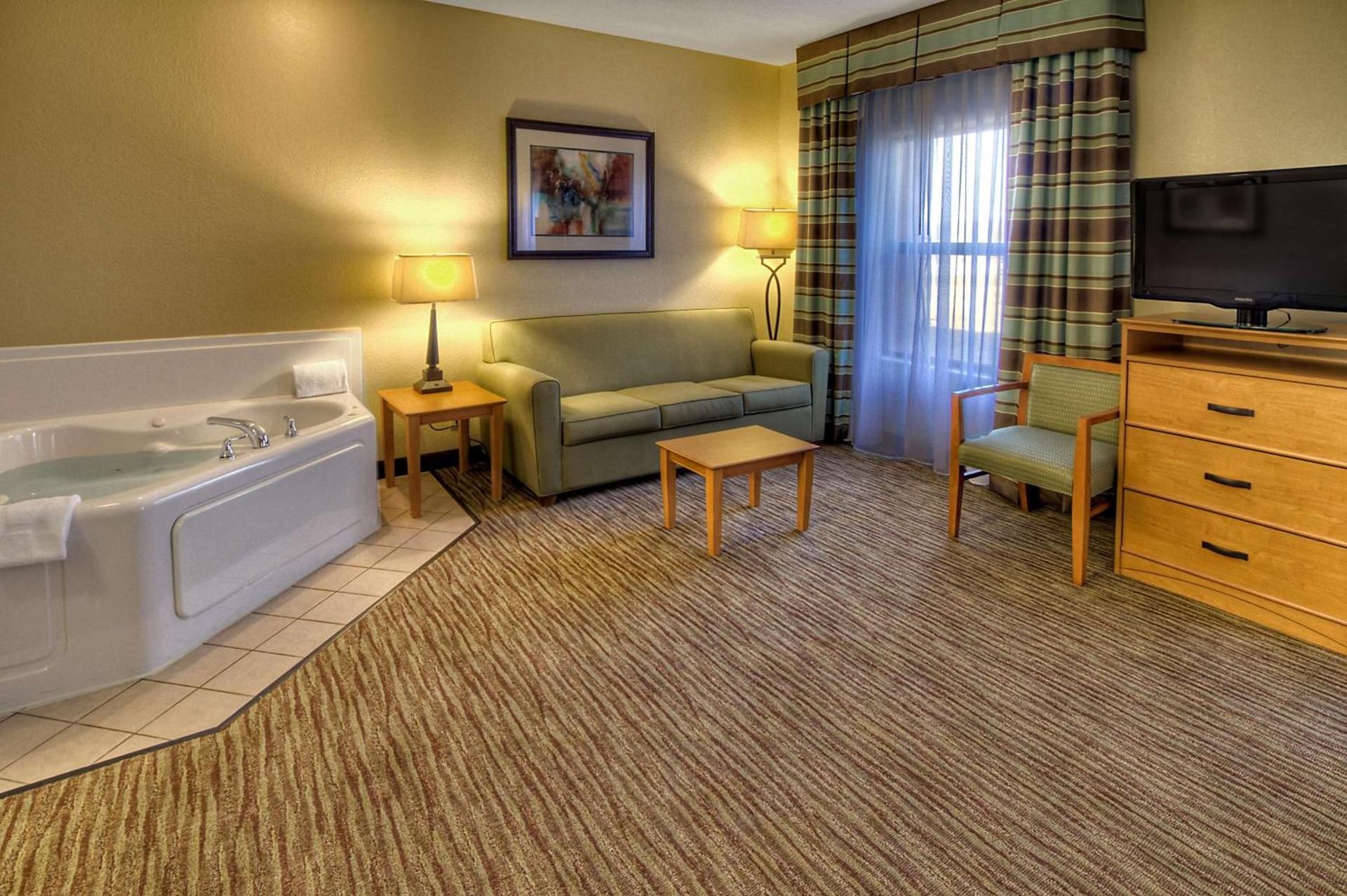 Hampton Inn & Suites Kalamazoo-Oshtemo photo 31