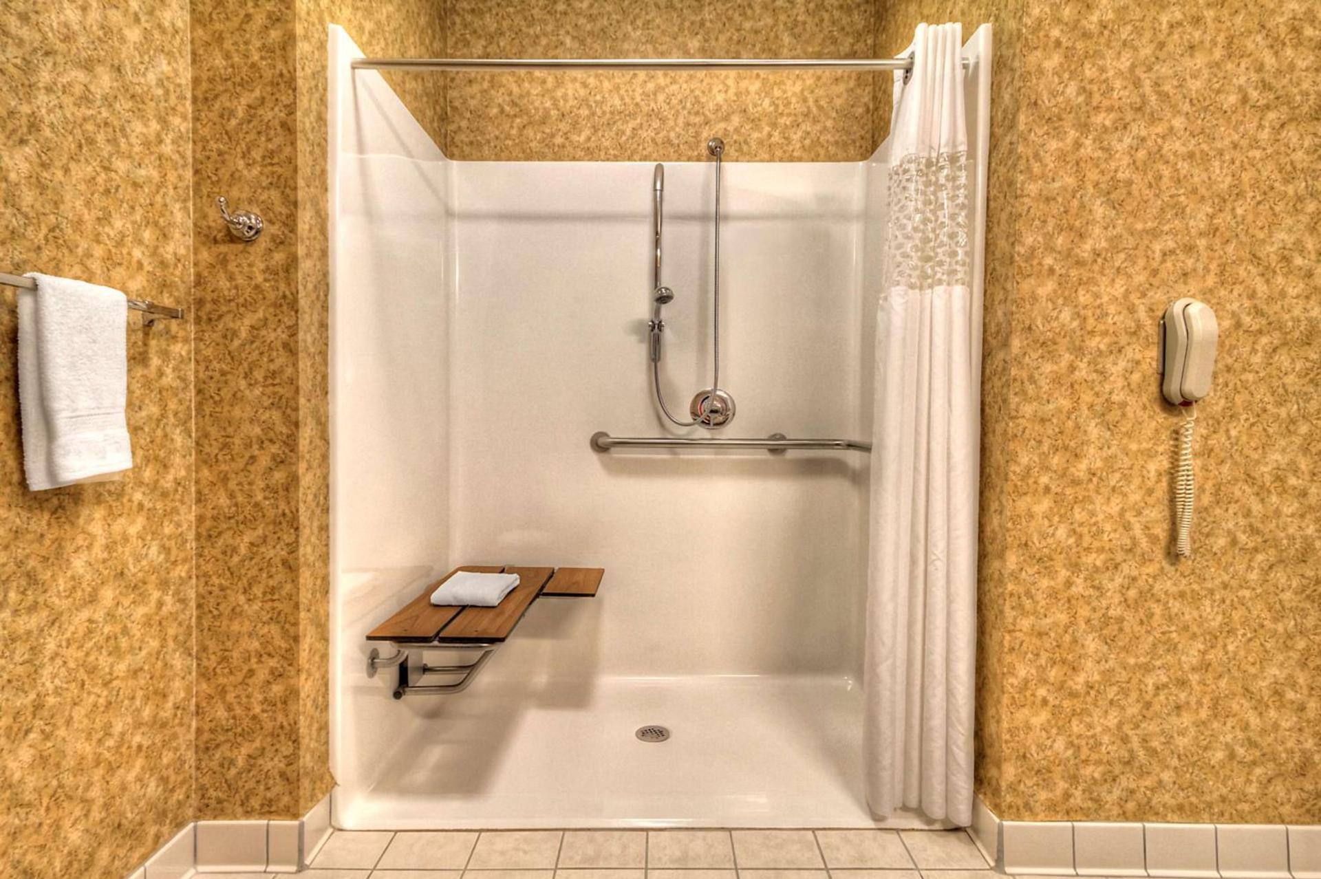 Hampton Inn & Suites Kalamazoo-Oshtemo photo 32