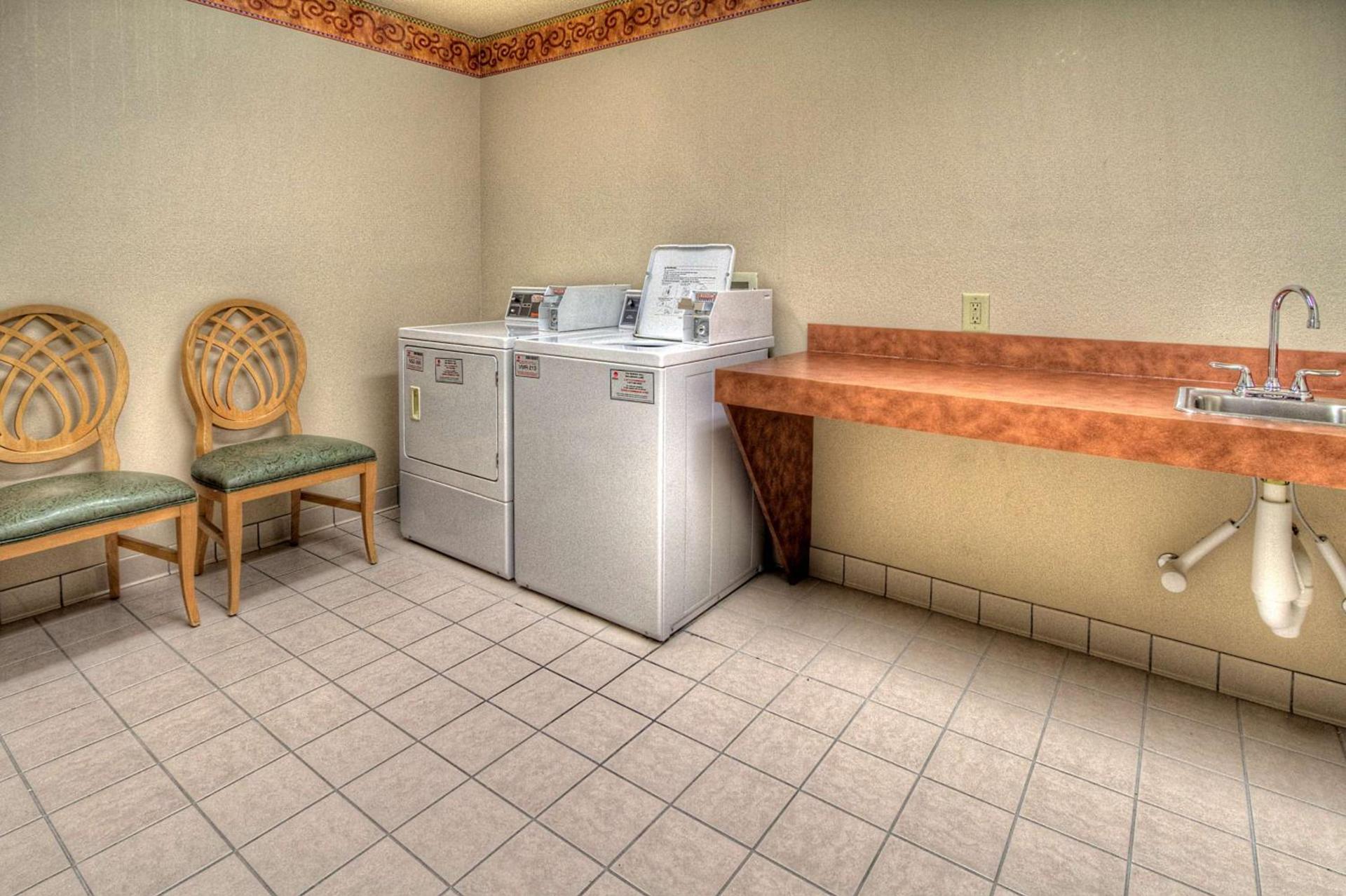 Hampton Inn & Suites Kalamazoo-Oshtemo photo 36