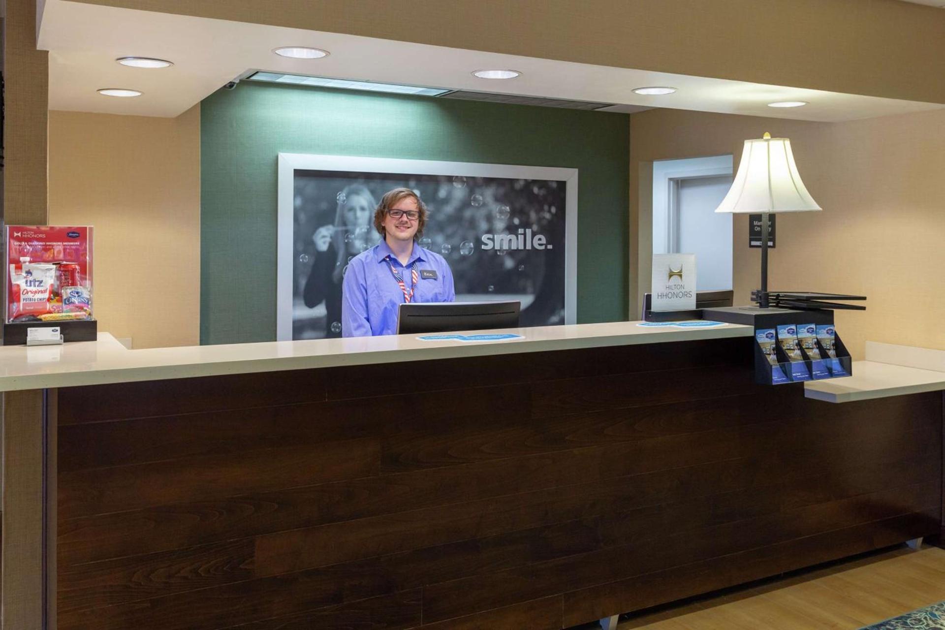 Hampton Inn Bedford photo 5