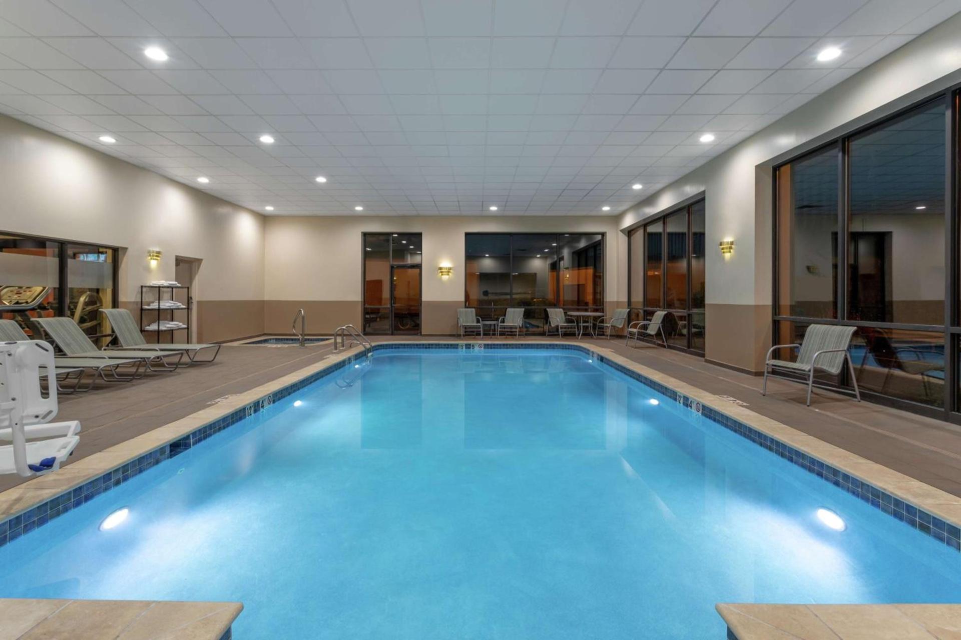 Hampton Inn Bedford photo 8