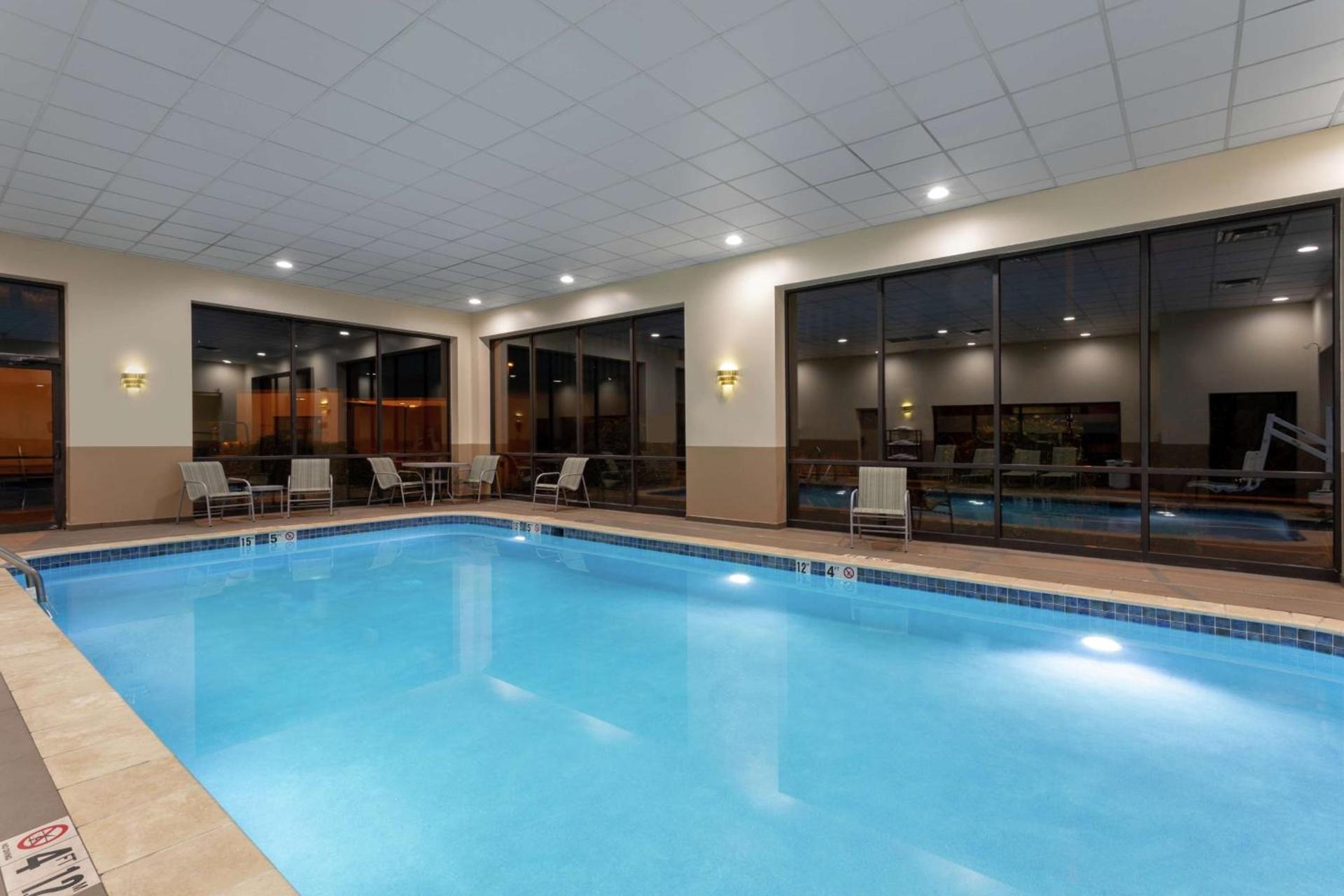 Hampton Inn Bedford photo 9