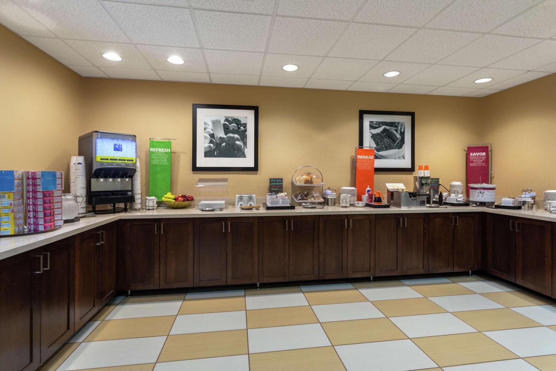 Hampton Inn Bedford photo 11