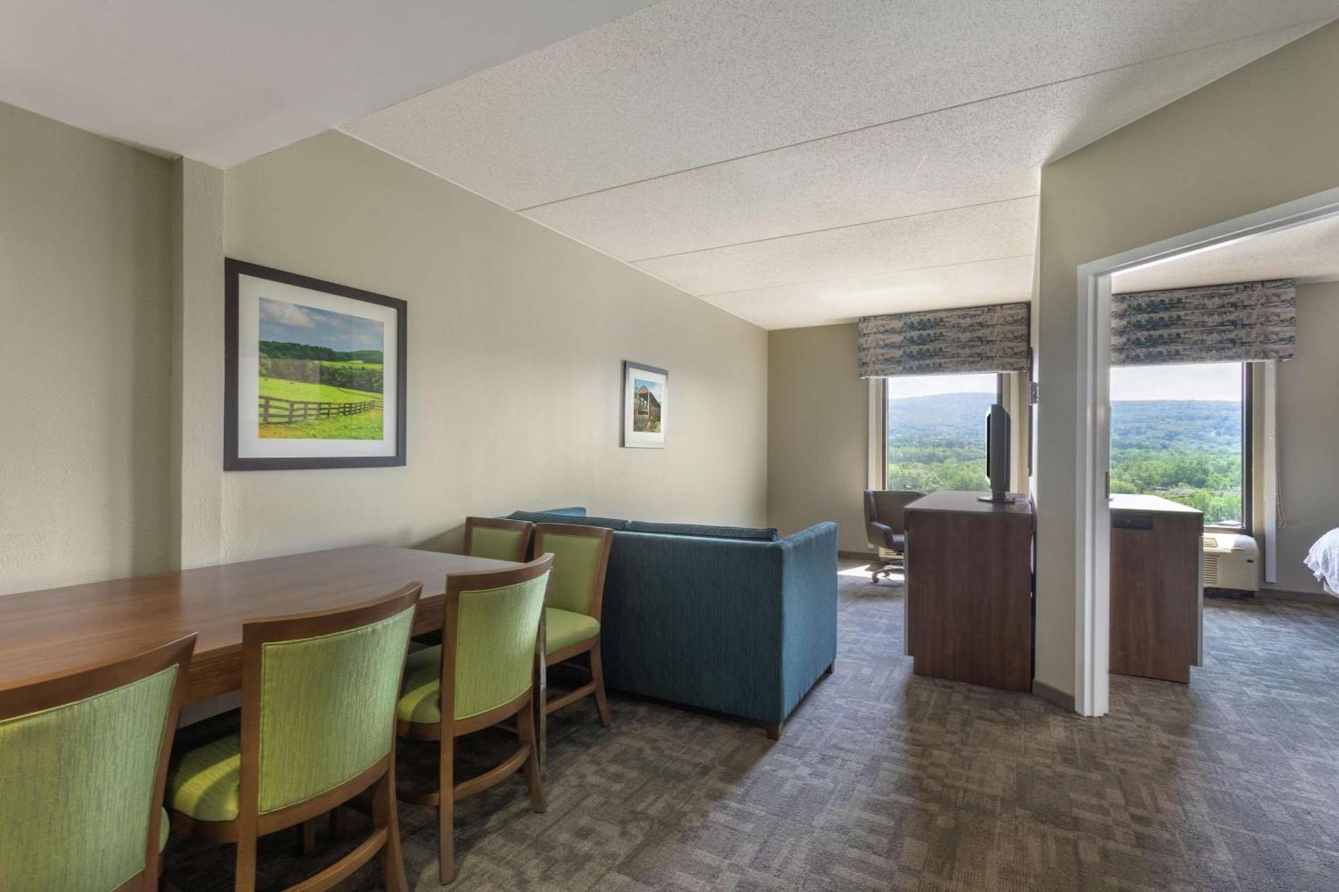Hampton Inn Bedford photo 16