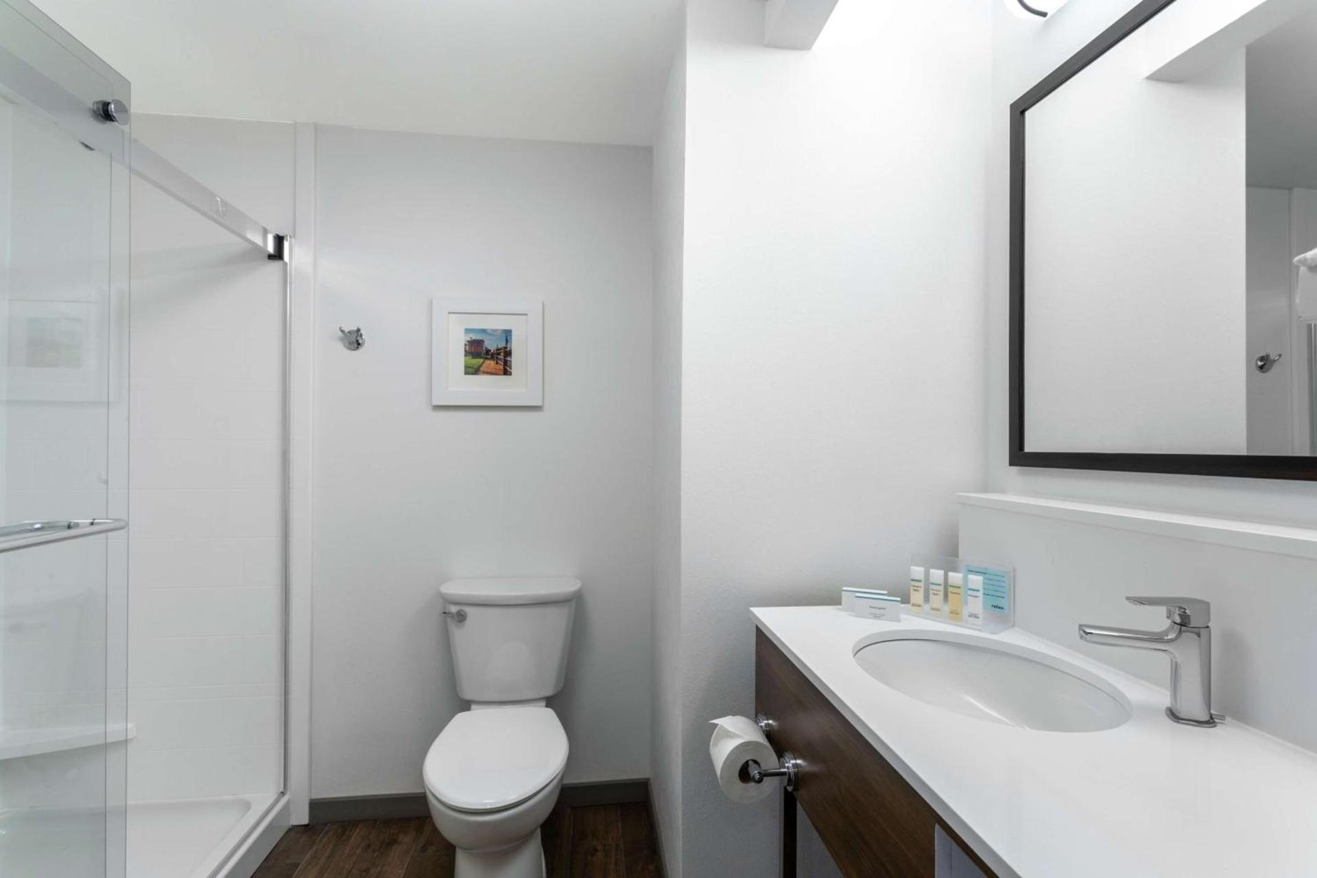 Hampton Inn Bedford photo 21