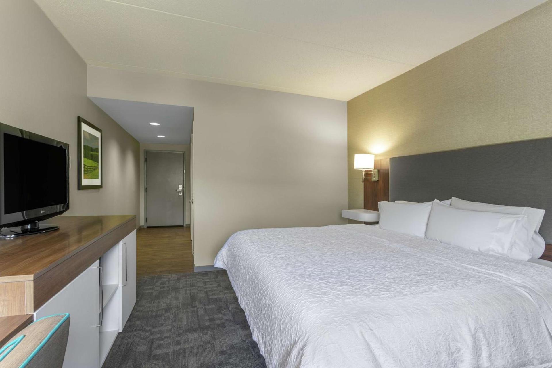 Hampton Inn Bedford photo 29