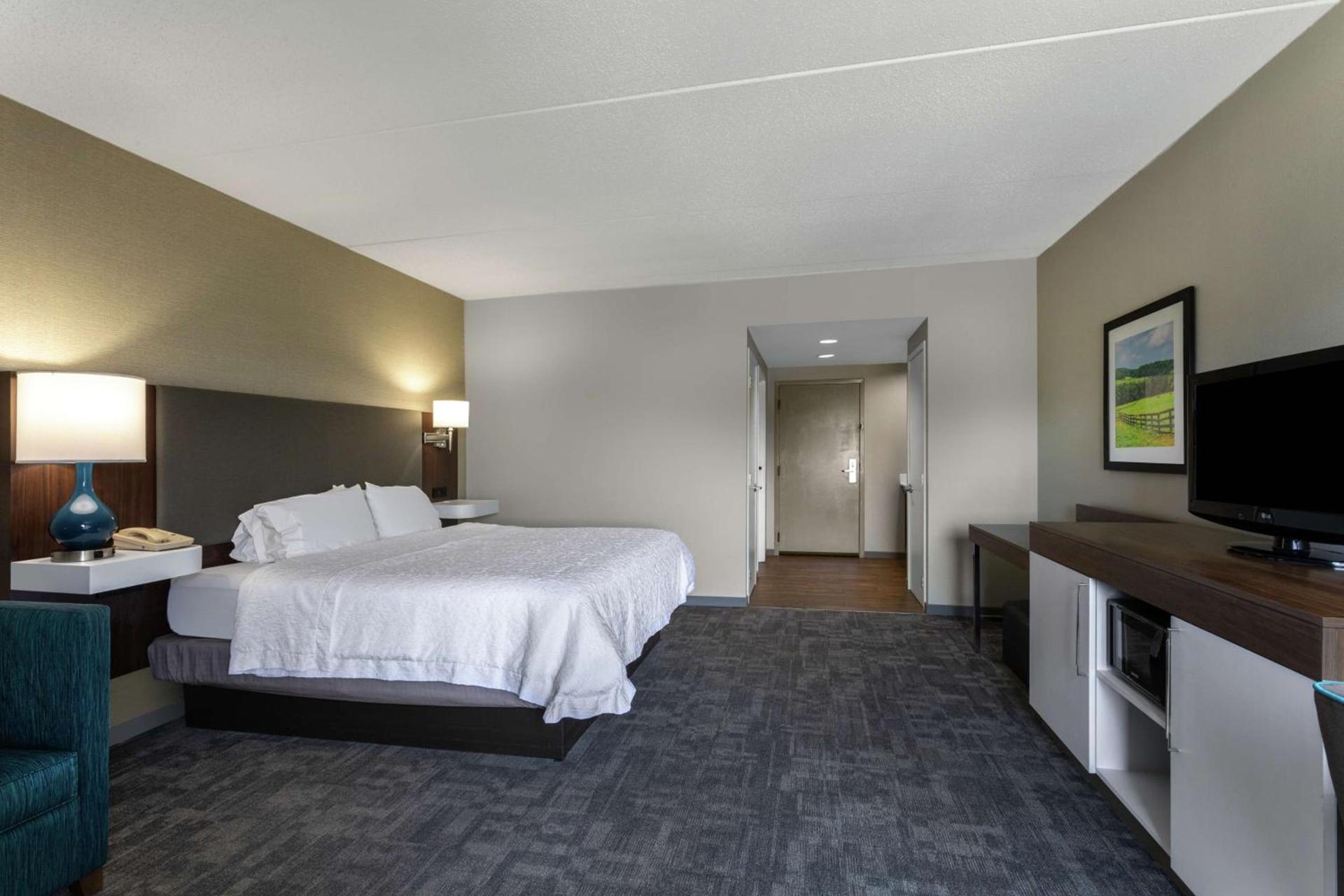 Hampton Inn Bedford photo 28