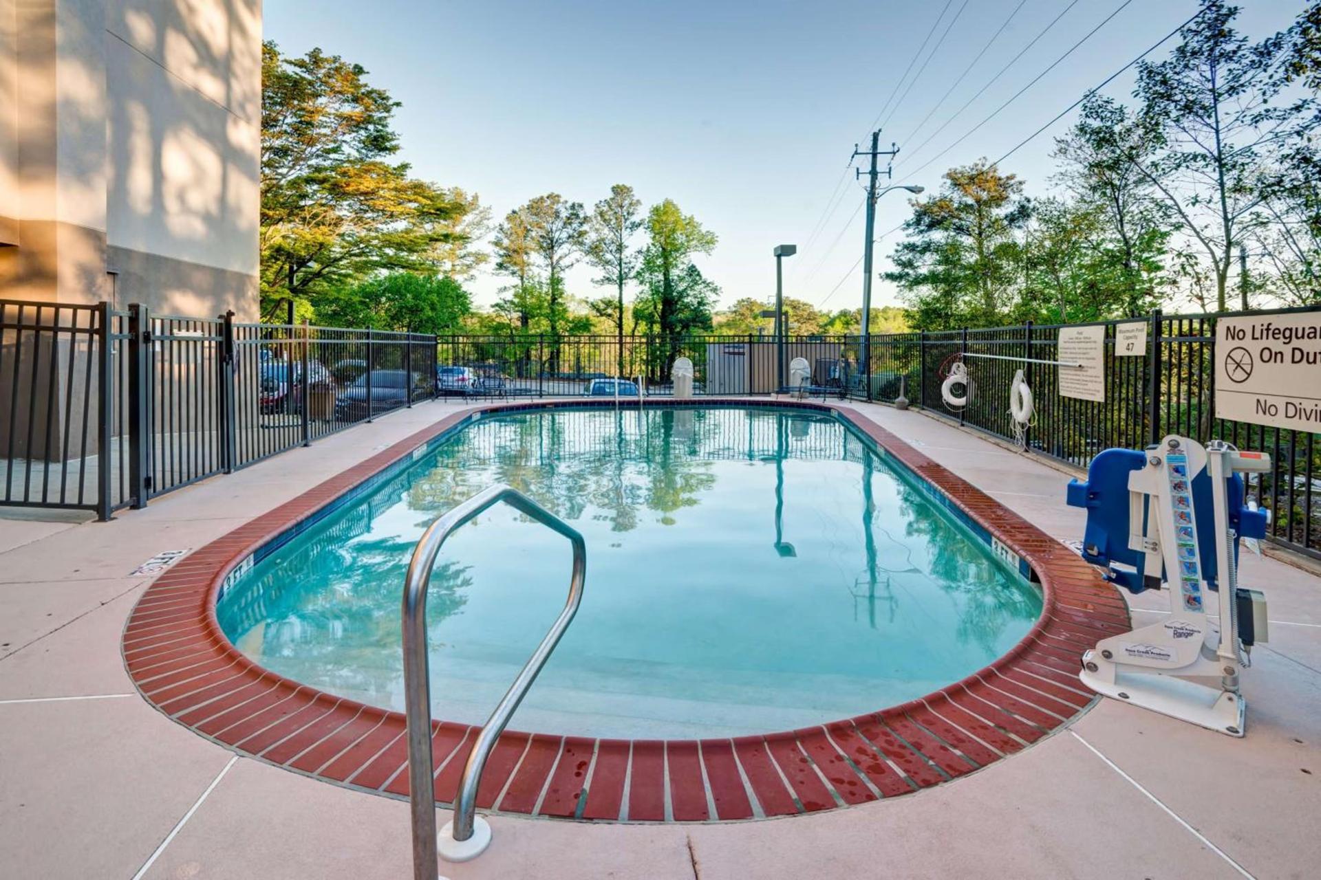 Hampton Inn Birmingham/Mountain Brook photo 18