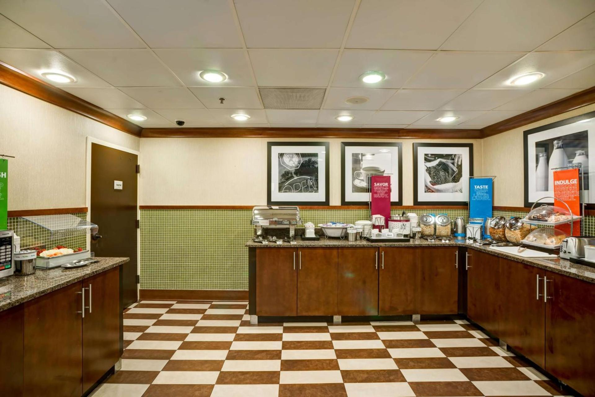 Hampton Inn Birmingham/Mountain Brook photo 23