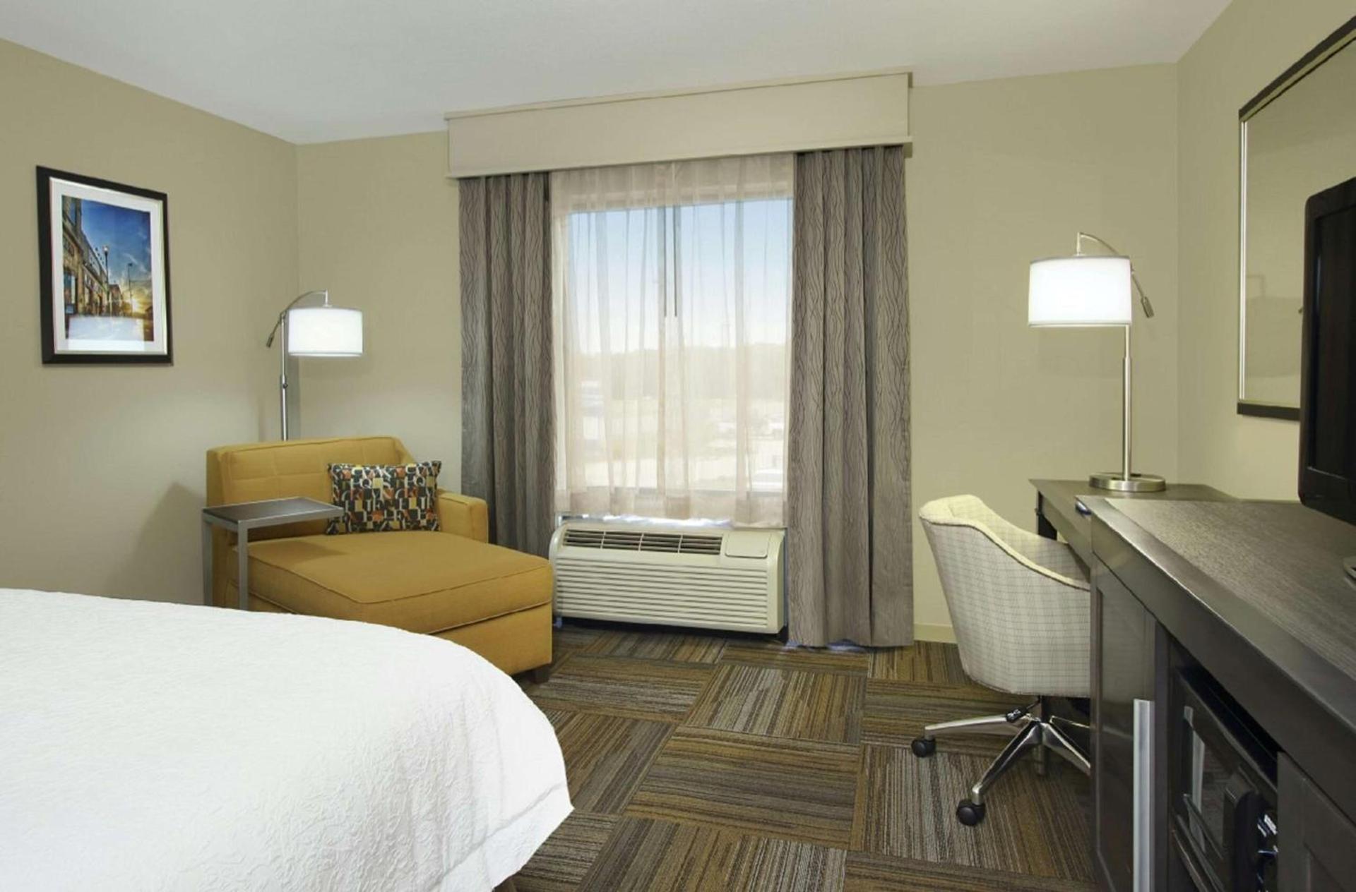 Hampton Inn Jasper, AL photo 16