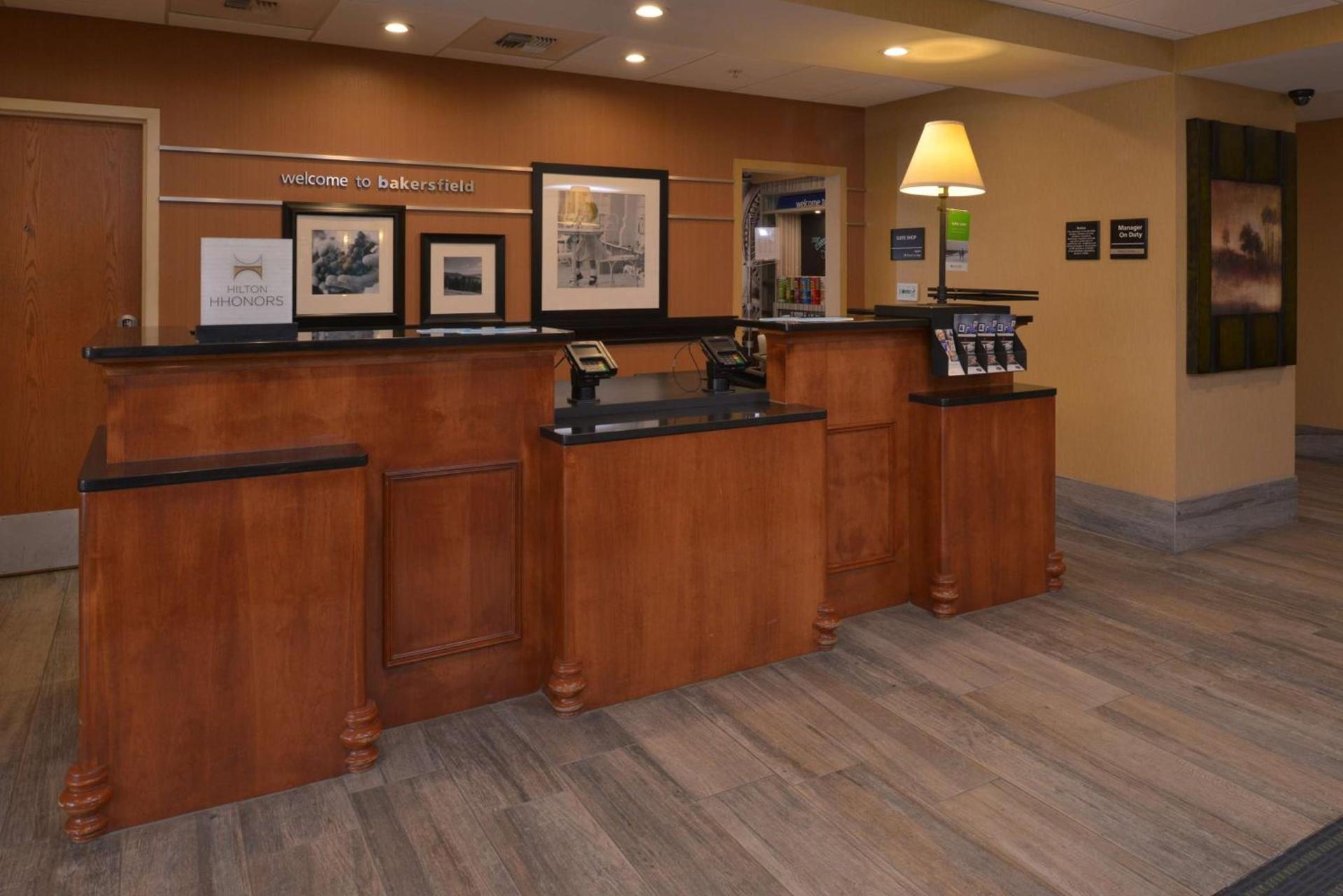Hampton Inn and Suites Bakersfield North-Airport photo 3