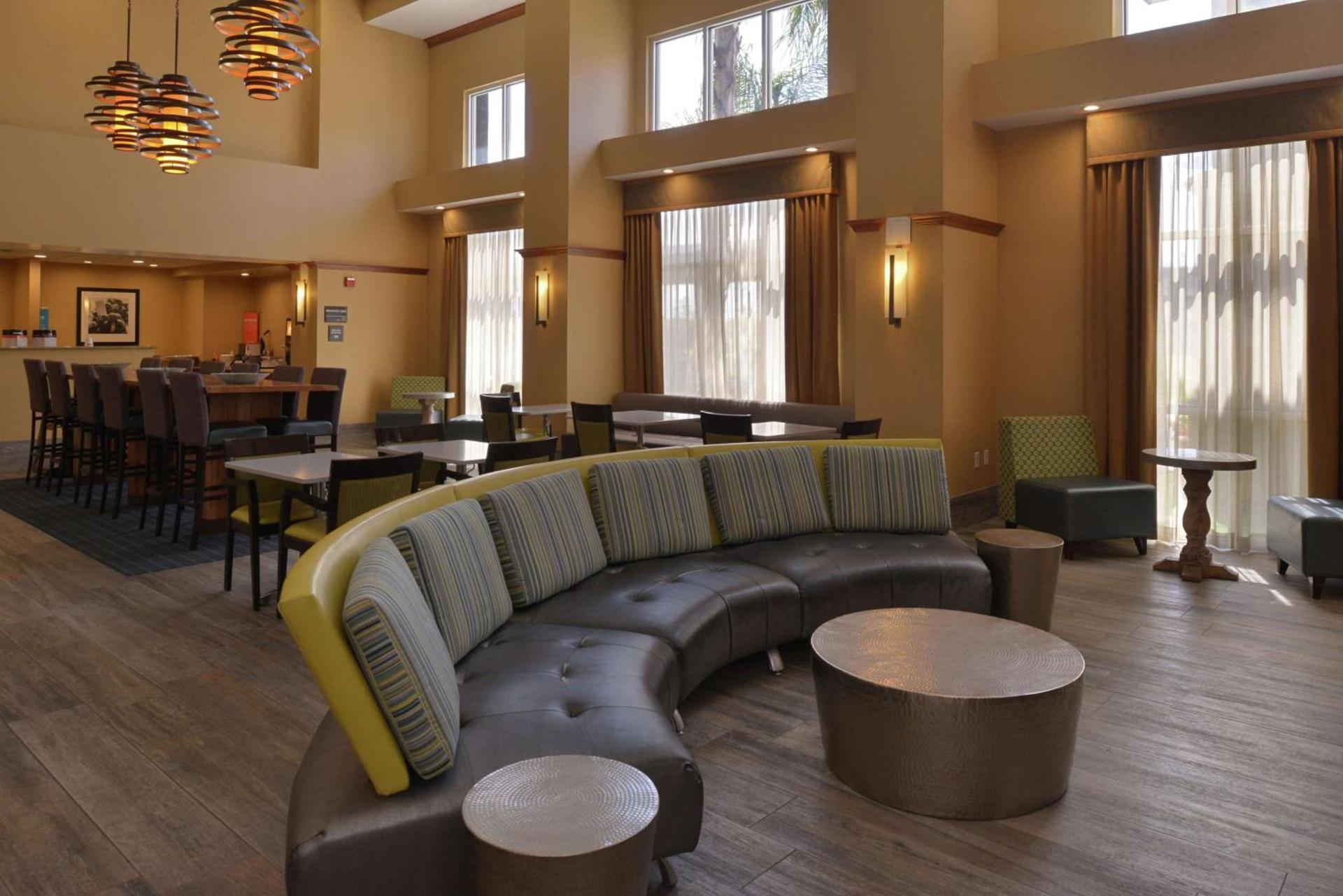 Hampton Inn and Suites Bakersfield North-Airport photo 6