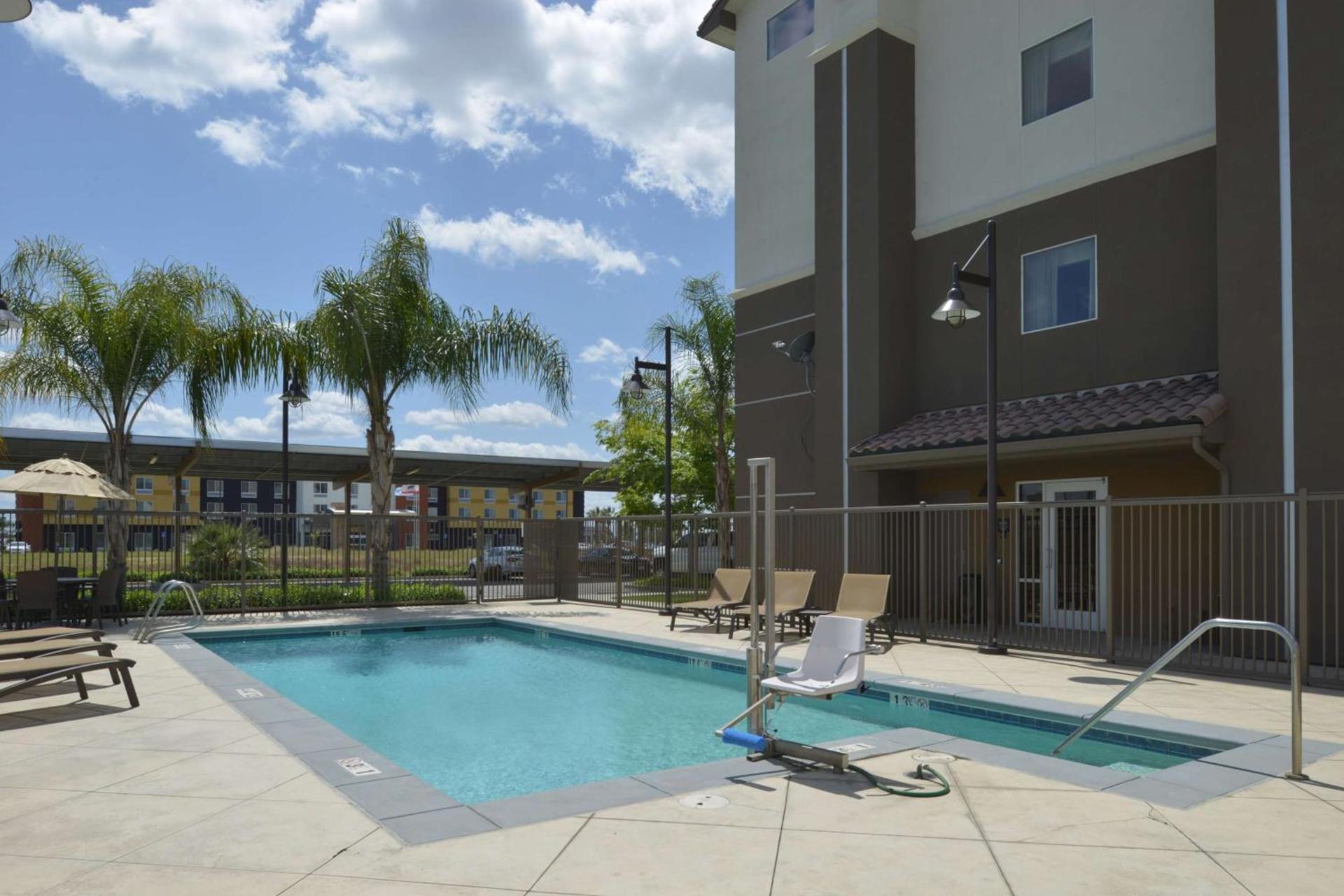 Hampton Inn and Suites Bakersfield North-Airport photo 9