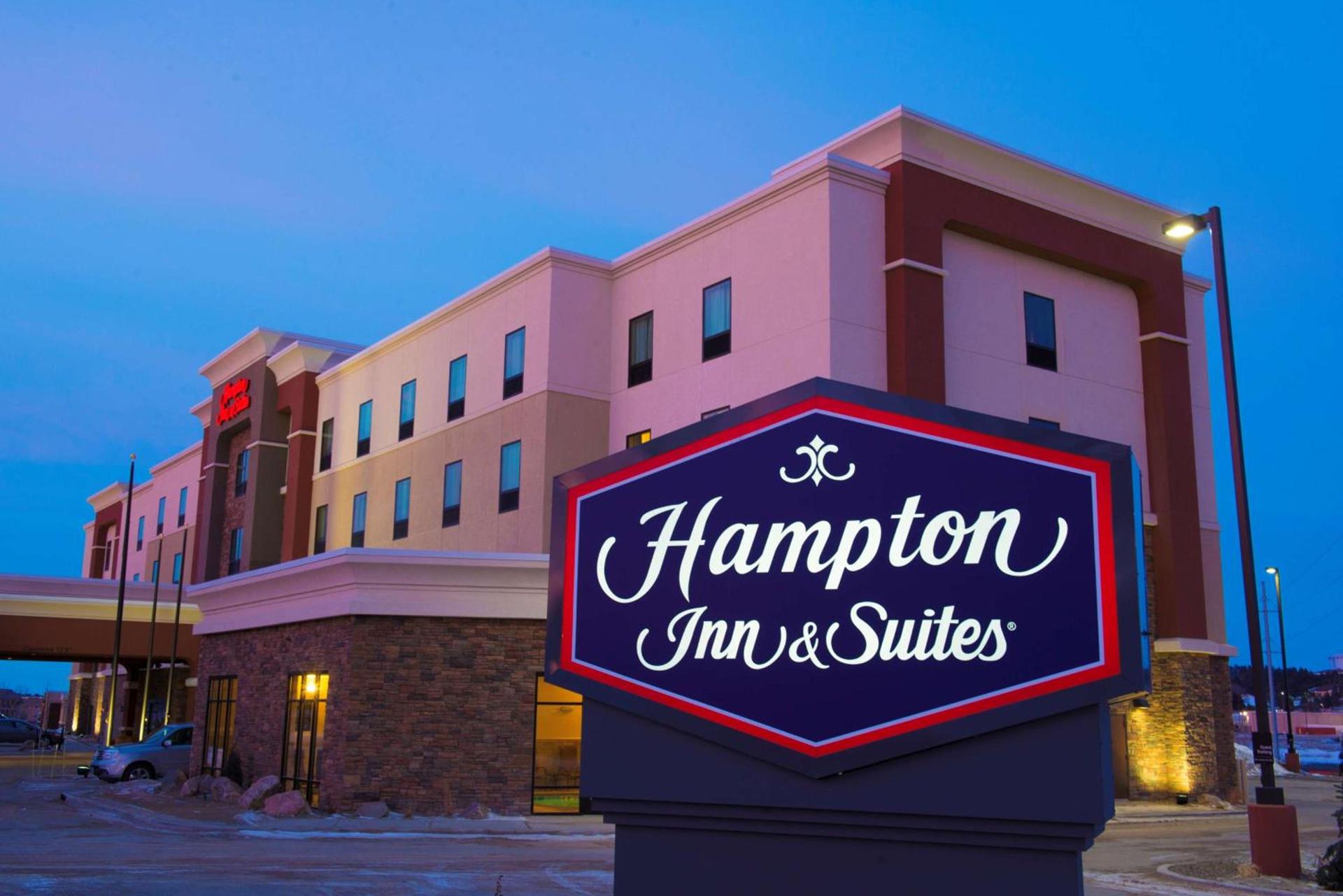 Hampton Inn & Suites Bismarck Northwest photo 1