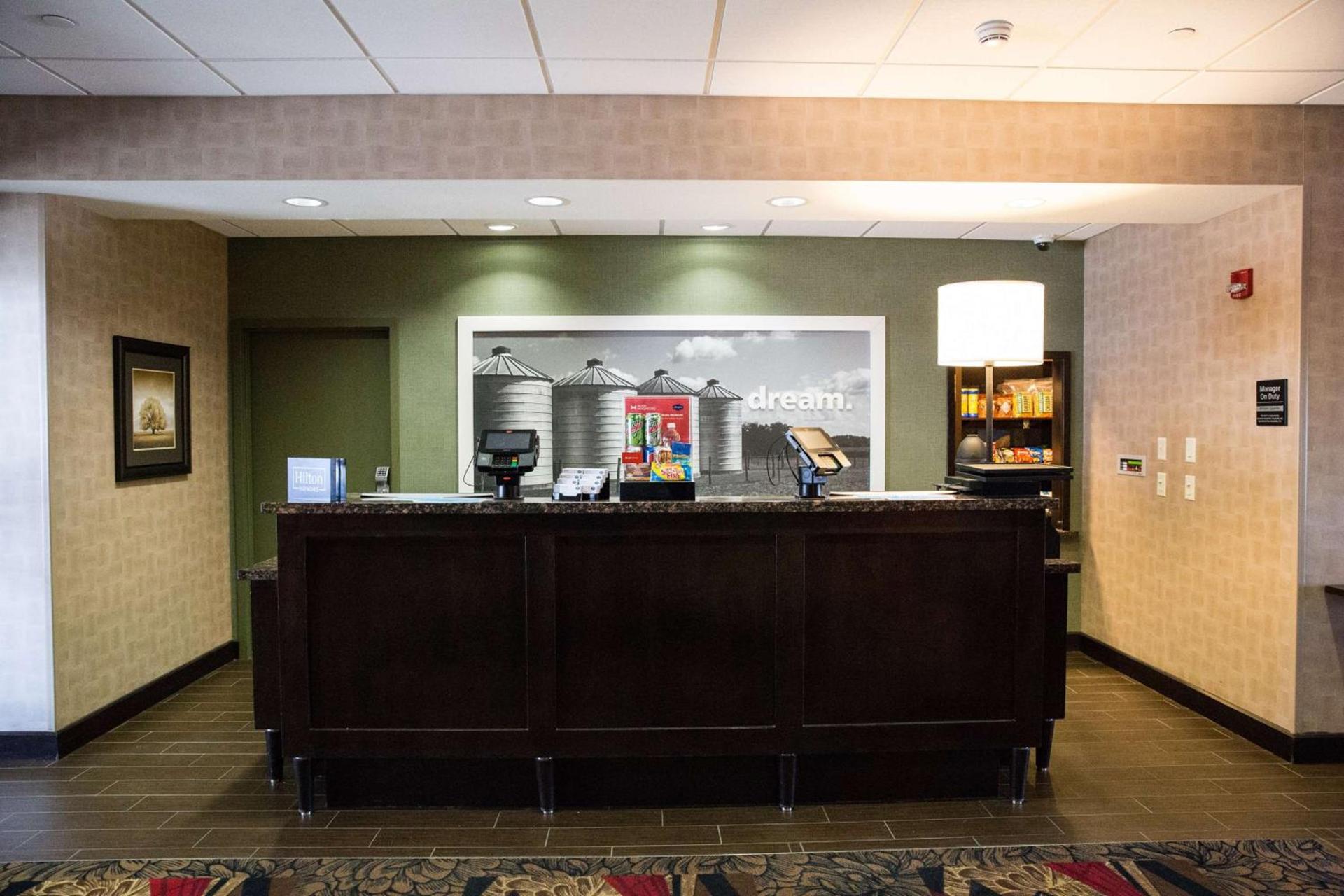 Hampton Inn & Suites Bismarck Northwest photo 4