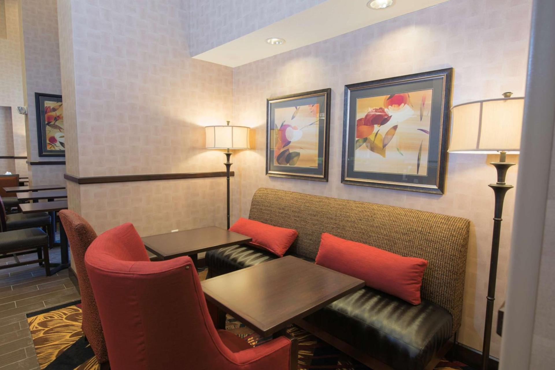 Hampton Inn & Suites Bismarck Northwest photo 6