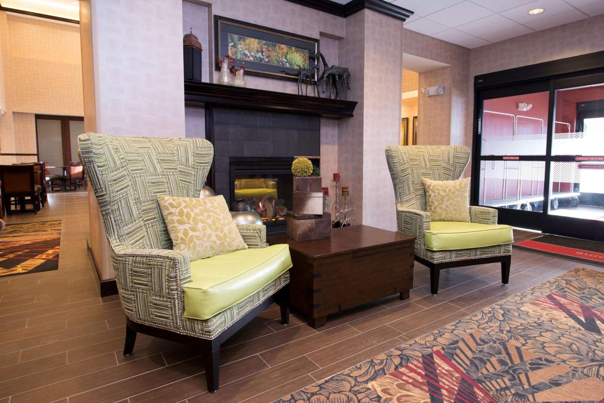 Hampton Inn & Suites Bismarck Northwest photo 7