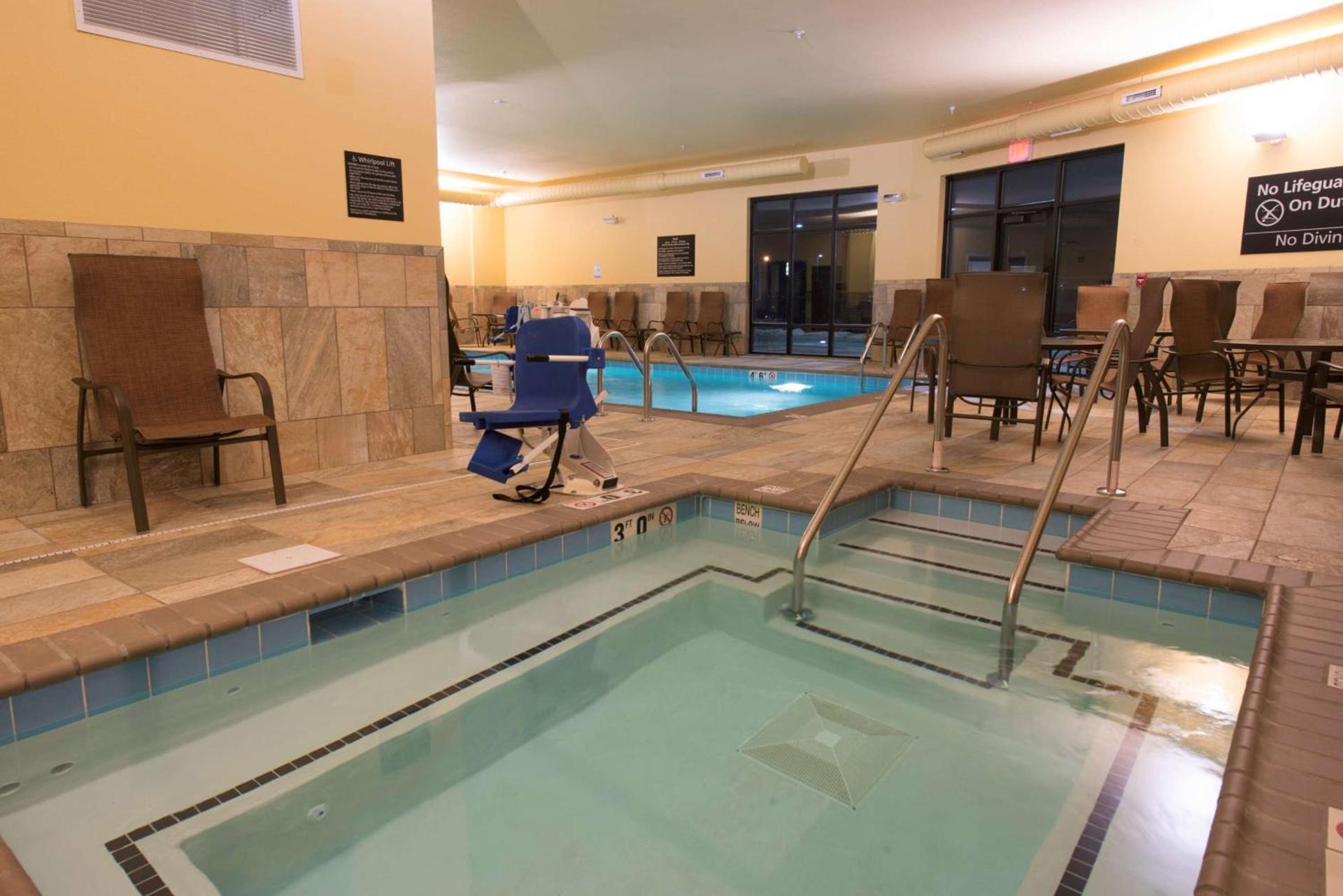 Hampton Inn & Suites Bismarck Northwest photo 9