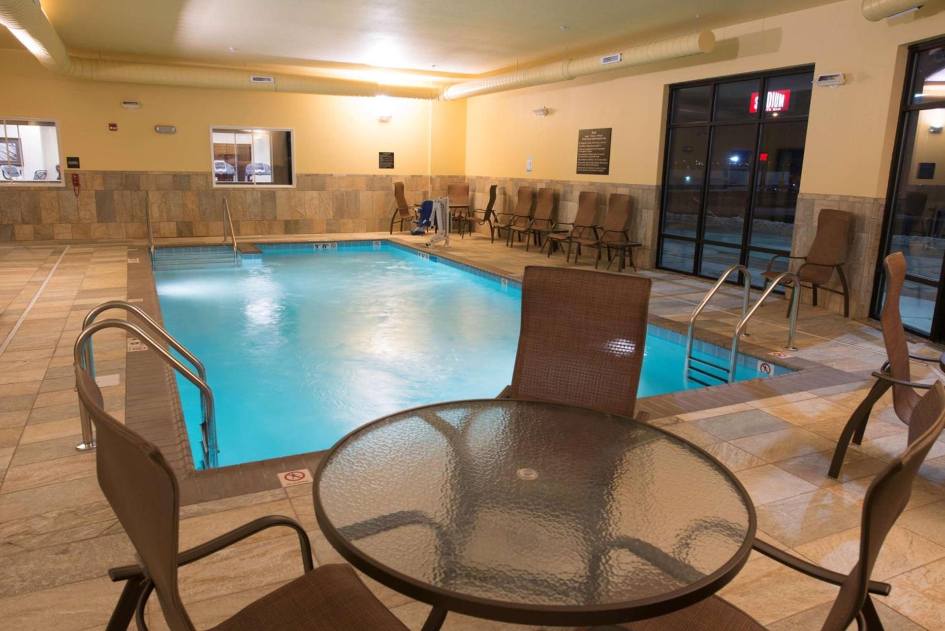Hampton Inn & Suites Bismarck Northwest photo 10